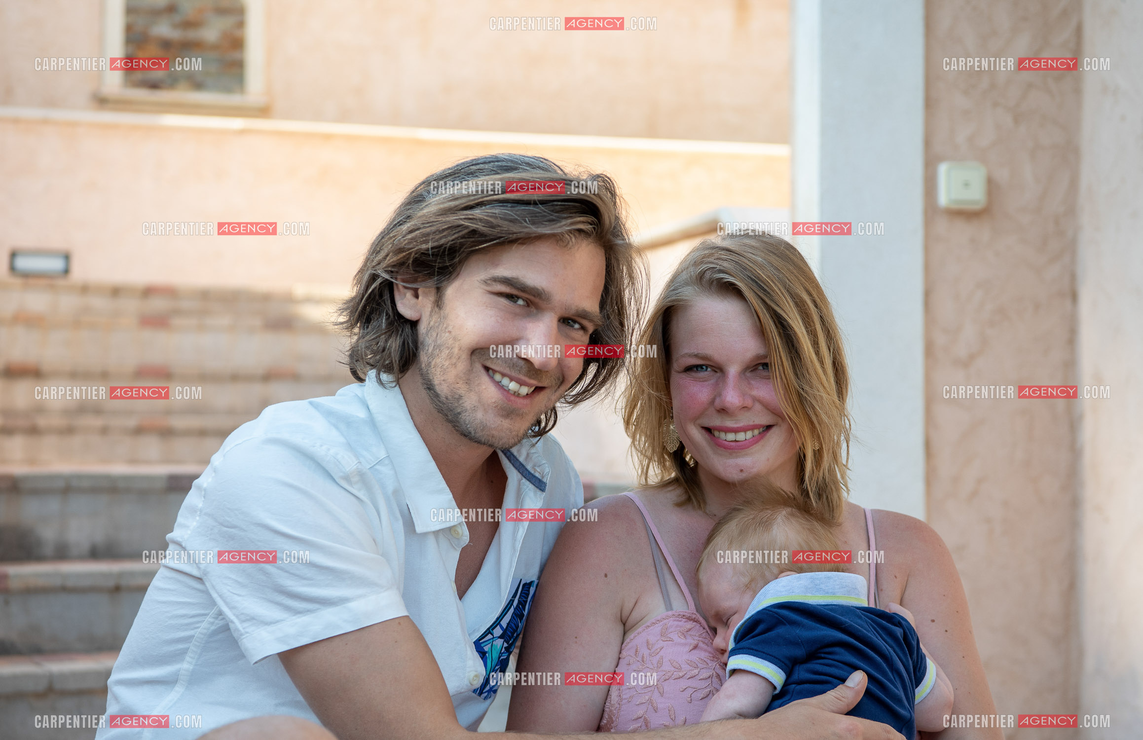 Le ténor Amaury Vassili lors de ses vacances d'été a Toulon dans le Var avec sa femme Stéphanie et leur petit garçon Anatoly tous juste agé de deux mois.   ( Exclusif )