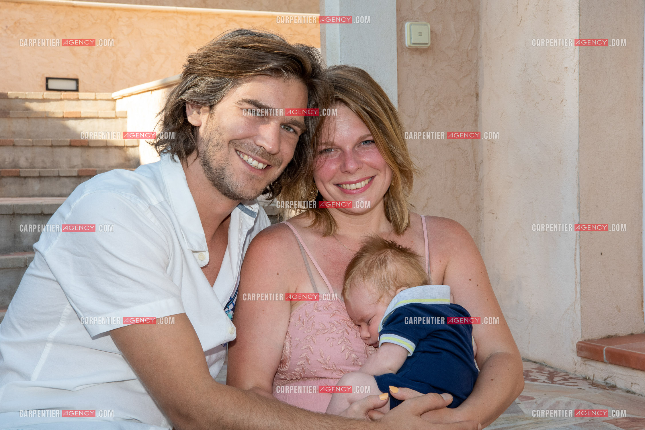 Le ténor Amaury Vassili lors de ses vacances d'été a Toulon dans le Var avec sa femme Stéphanie et leur petit garçon Anatoly tous juste agé de deux mois.   ( Exclusif )