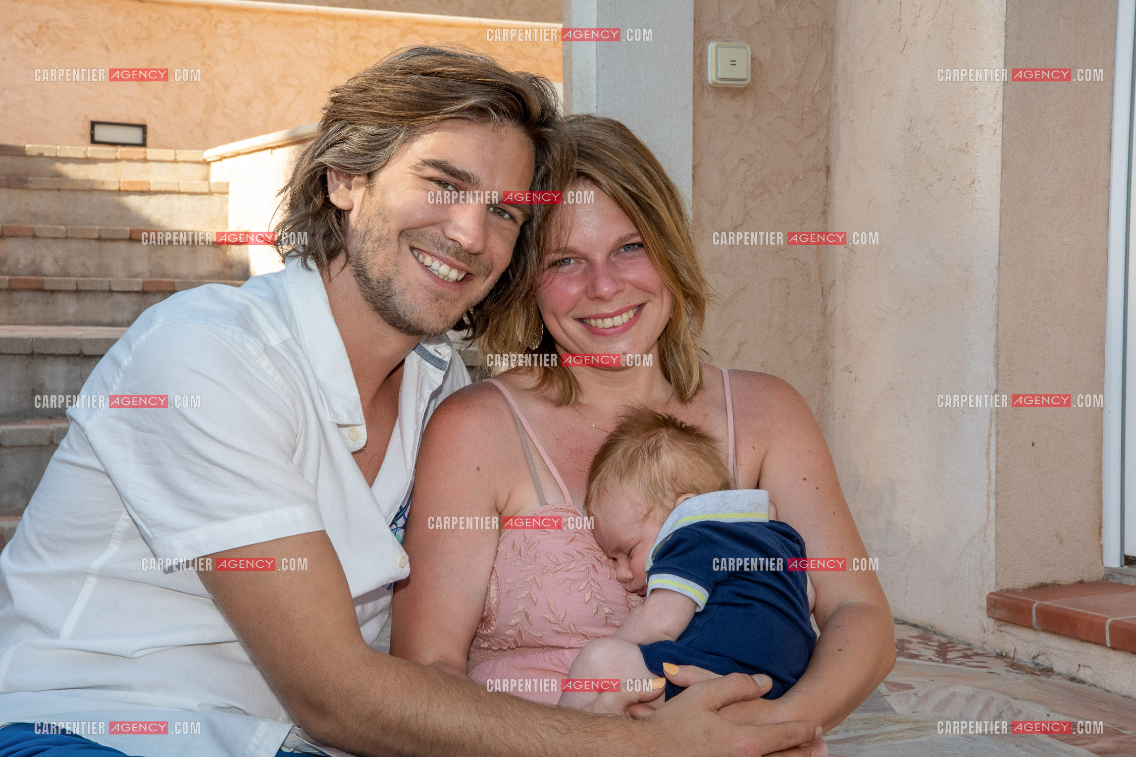 Le ténor Amaury Vassili lors de ses vacances d'été a Toulon dans le Var avec sa femme Stéphanie et leur petit garçon Anatoly tous juste agé de deux mois.   ( Exclusif )
