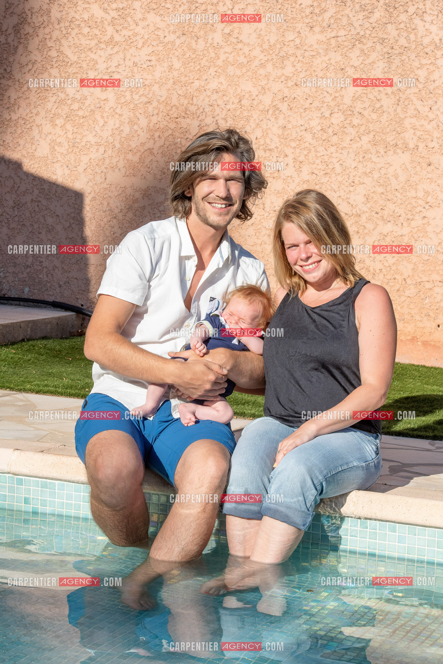 Le ténor Amaury Vassili lors de ses vacances d'été a Toulon dans le Var avec sa femme Stéphanie et leur petit garçon Anatoly tous juste agé de deux mois.   ( Exclusif )