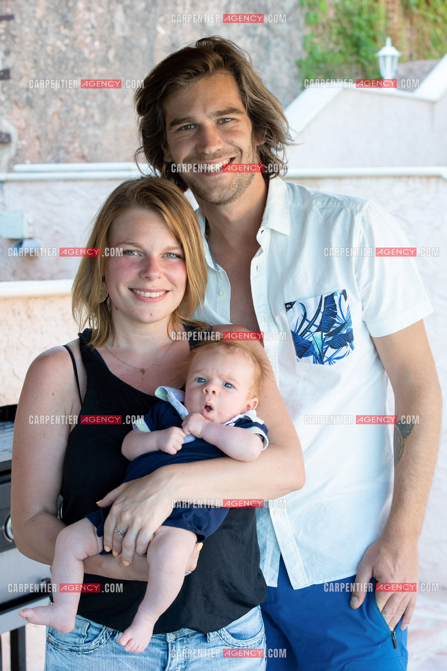 Le ténor Amaury Vassili lors de ses vacances d'été a Toulon dans le Var avec sa femme Stéphanie et leur petit garçon Anatoly tous juste agé de deux mois.   ( Exclusif )
