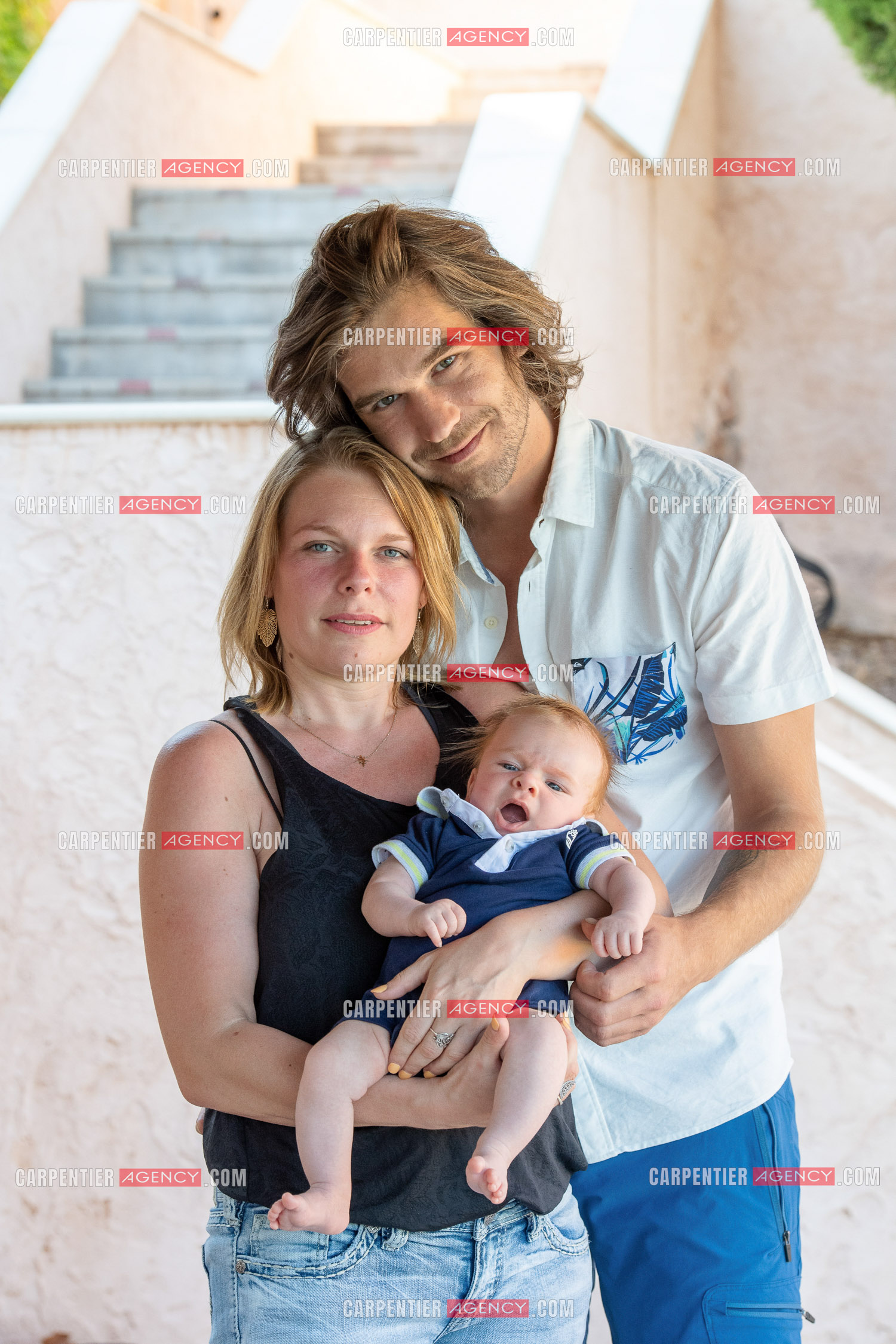 Le ténor Amaury Vassili lors de ses vacances d'été a Toulon dans le Var avec sa femme Stéphanie et leur petit garçon Anatoly tous juste agé de deux mois.   ( Exclusif )