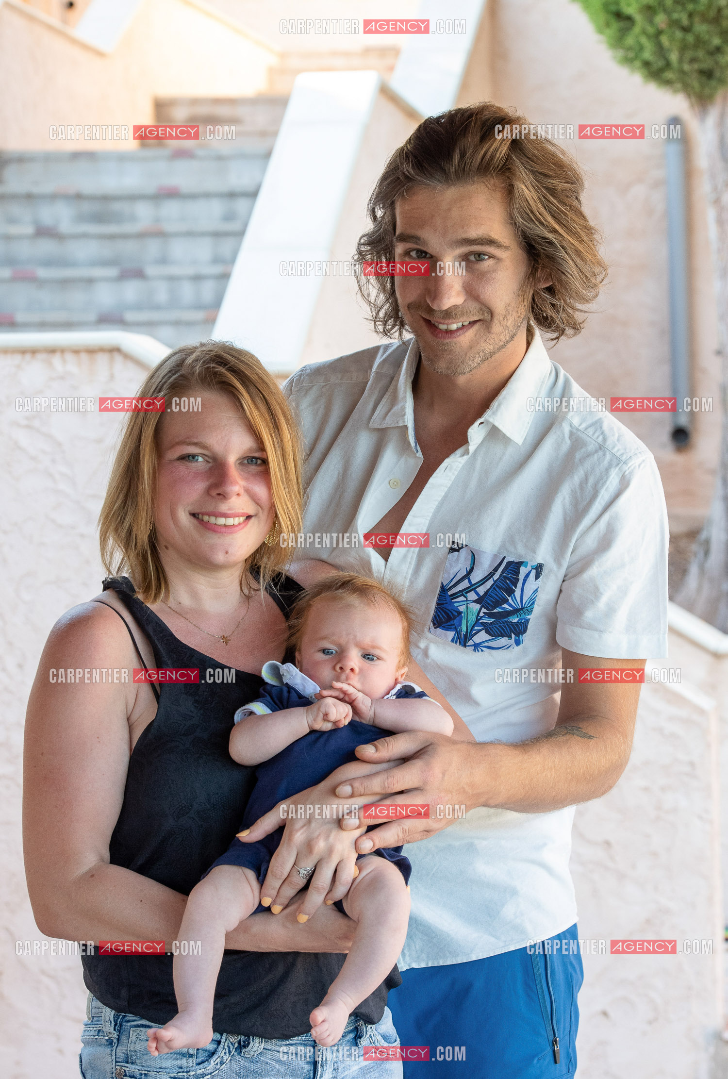 Le ténor Amaury Vassili lors de ses vacances d'été a Toulon dans le Var avec sa femme Stéphanie et leur petit garçon Anatoly tous juste agé de deux mois.   ( Exclusif )