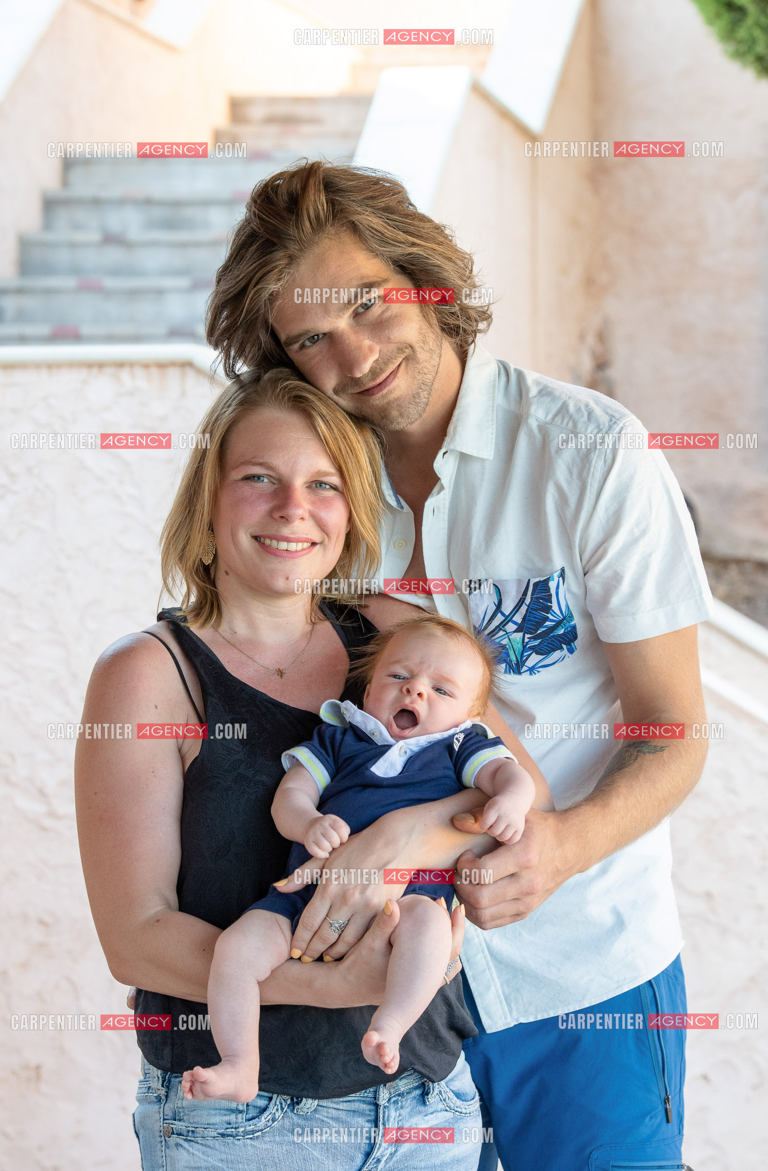 Le ténor Amaury Vassili lors de ses vacances d'été a Toulon dans le Var avec sa femme Stéphanie et leur petit garçon Anatoly tous juste agé de deux mois.   ( Exclusif )