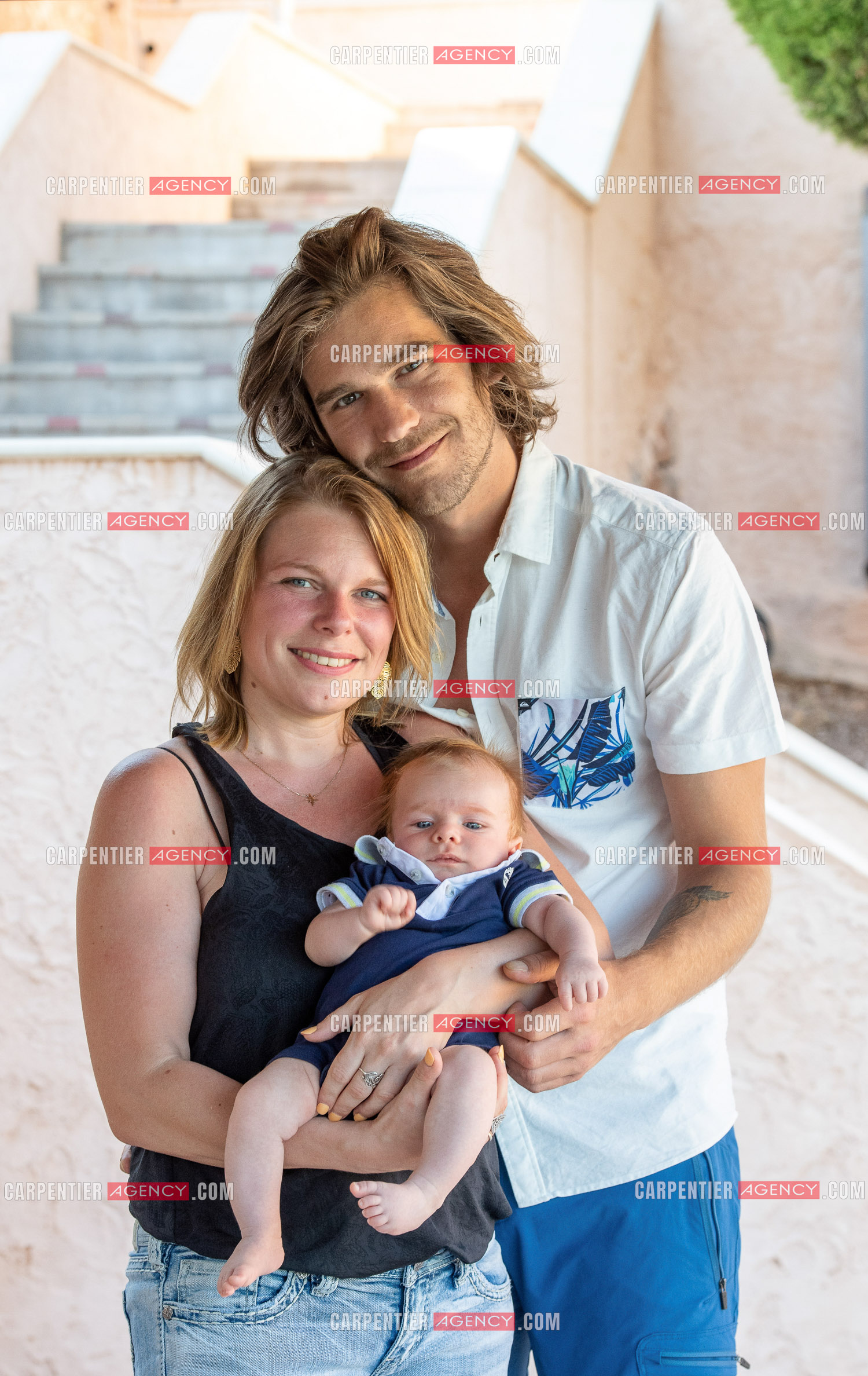 Le ténor Amaury Vassili lors de ses vacances d'été a Toulon dans le Var avec sa femme Stéphanie et leur petit garçon Anatoly tous juste agé de deux mois.   ( Exclusif )