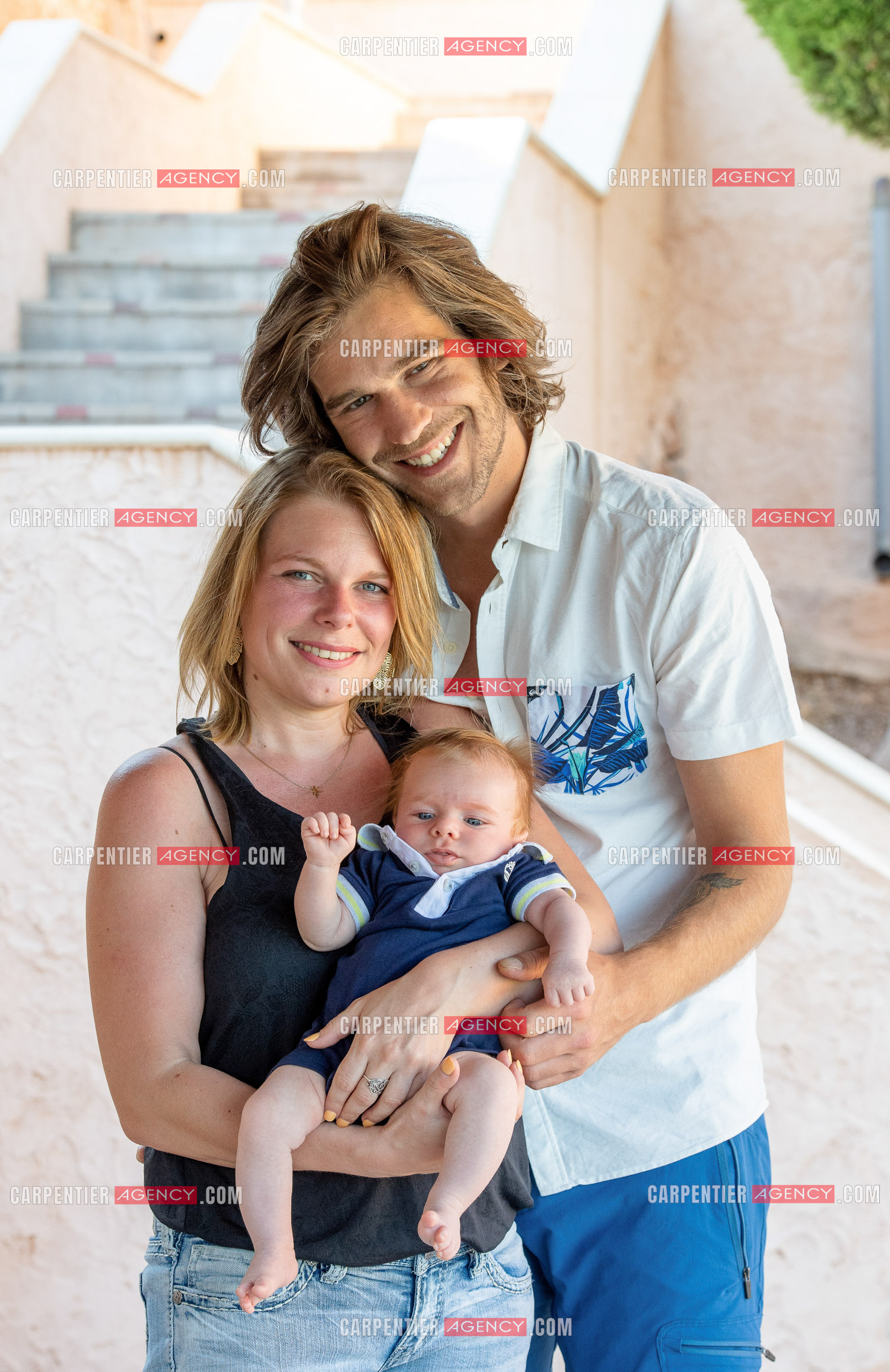 Le ténor Amaury Vassili lors de ses vacances d'été a Toulon dans le Var avec sa femme Stéphanie et leur petit garçon Anatoly tous juste agé de deux mois.   ( Exclusif )