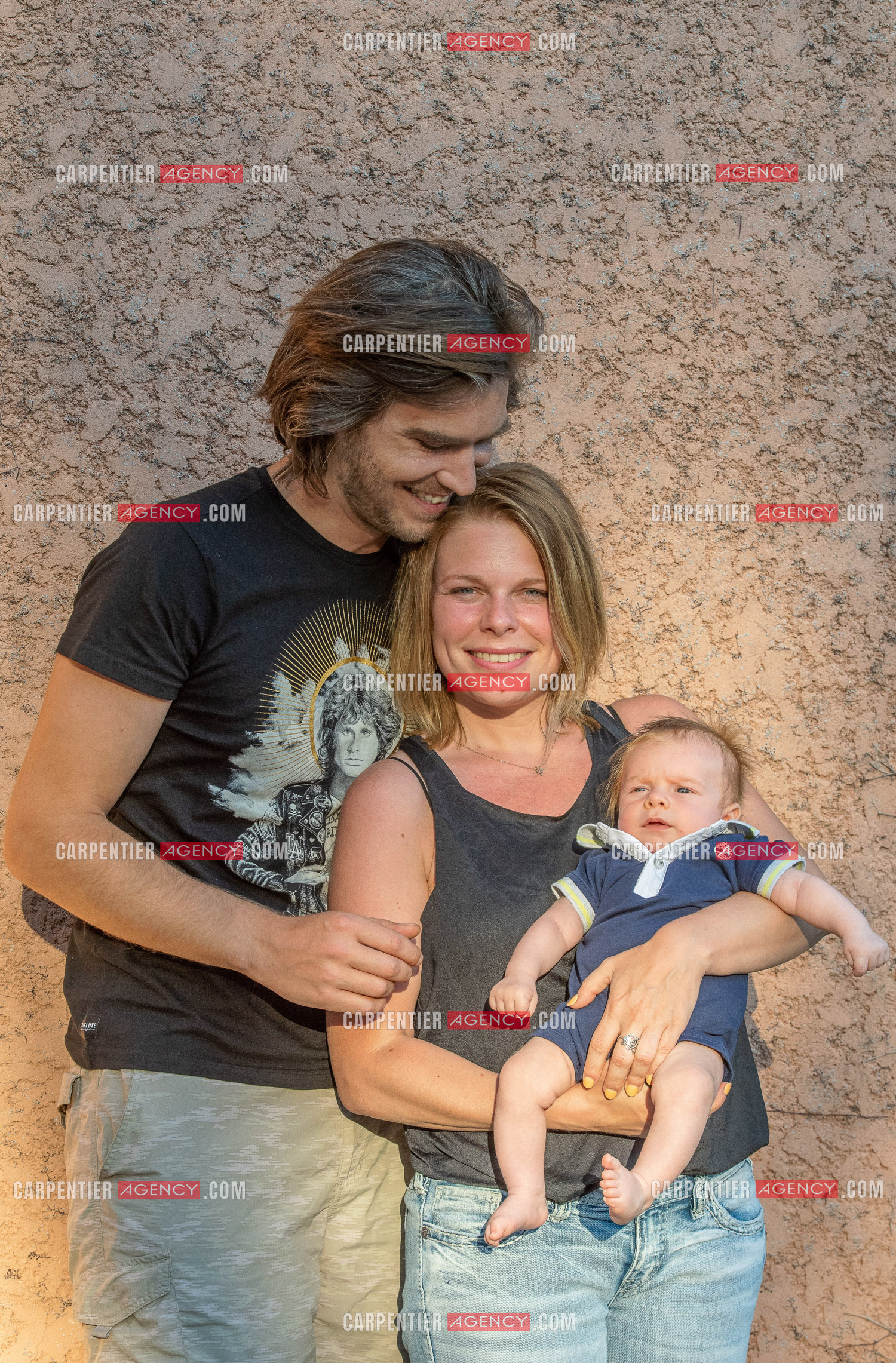 Le ténor Amaury Vassili lors de ses vacances d'été a Toulon dans le Var avec sa femme Stéphanie et leur petit garçon Anatoly tous juste agé de deux mois.   ( Exclusif )