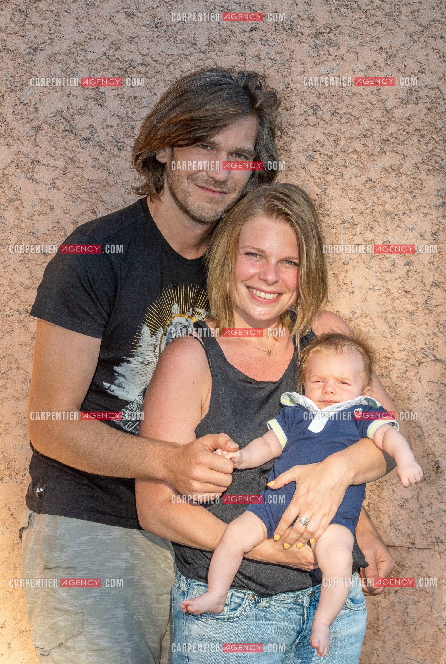 Le ténor Amaury Vassili lors de ses vacances d'été a Toulon dans le Var avec sa femme Stéphanie et leur petit garçon Anatoly tous juste agé de deux mois.   ( Exclusif )