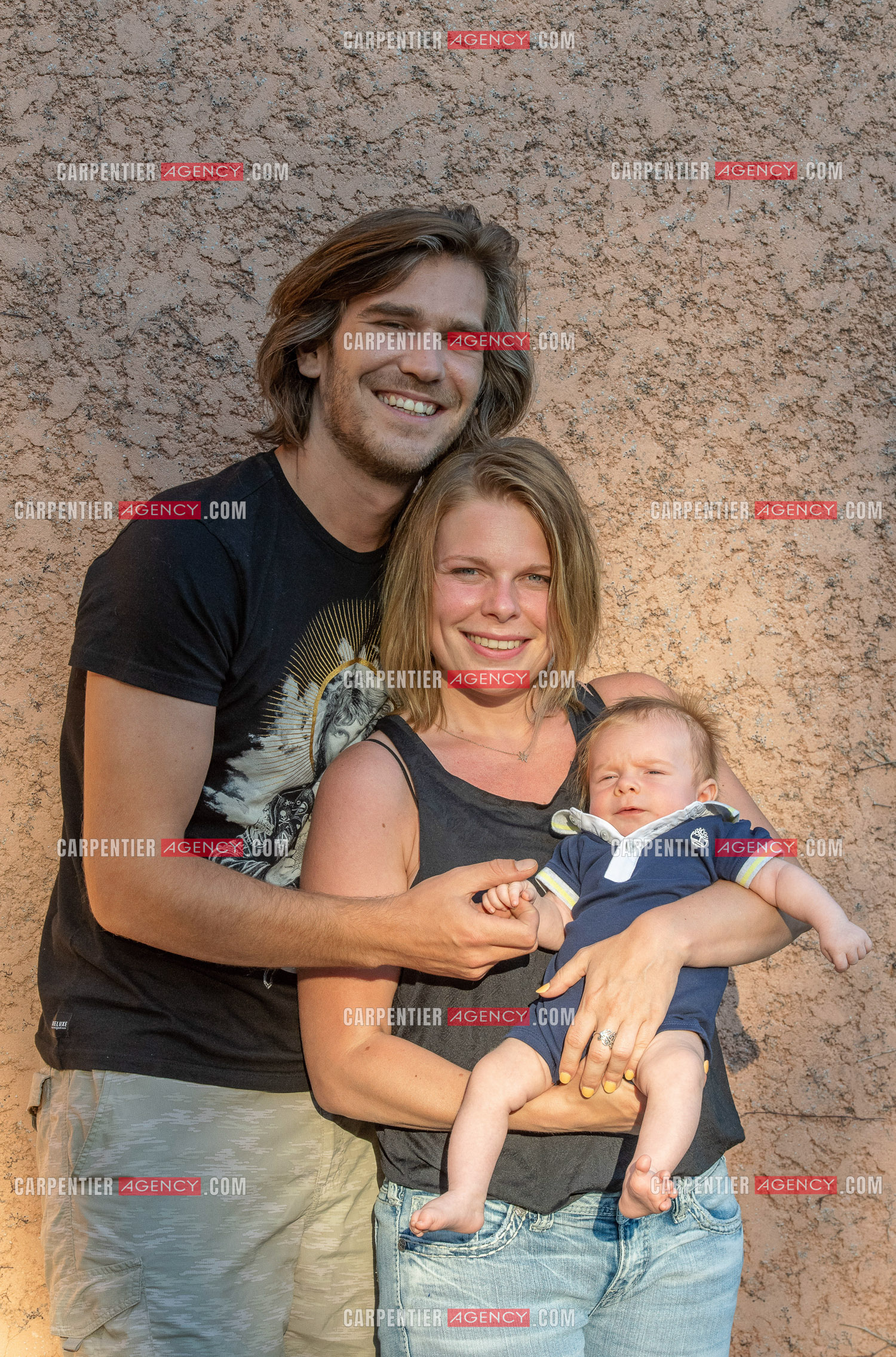 Le ténor Amaury Vassili lors de ses vacances d'été a Toulon dans le Var avec sa femme Stéphanie et leur petit garçon Anatoly tous juste agé de deux mois.   ( Exclusif )