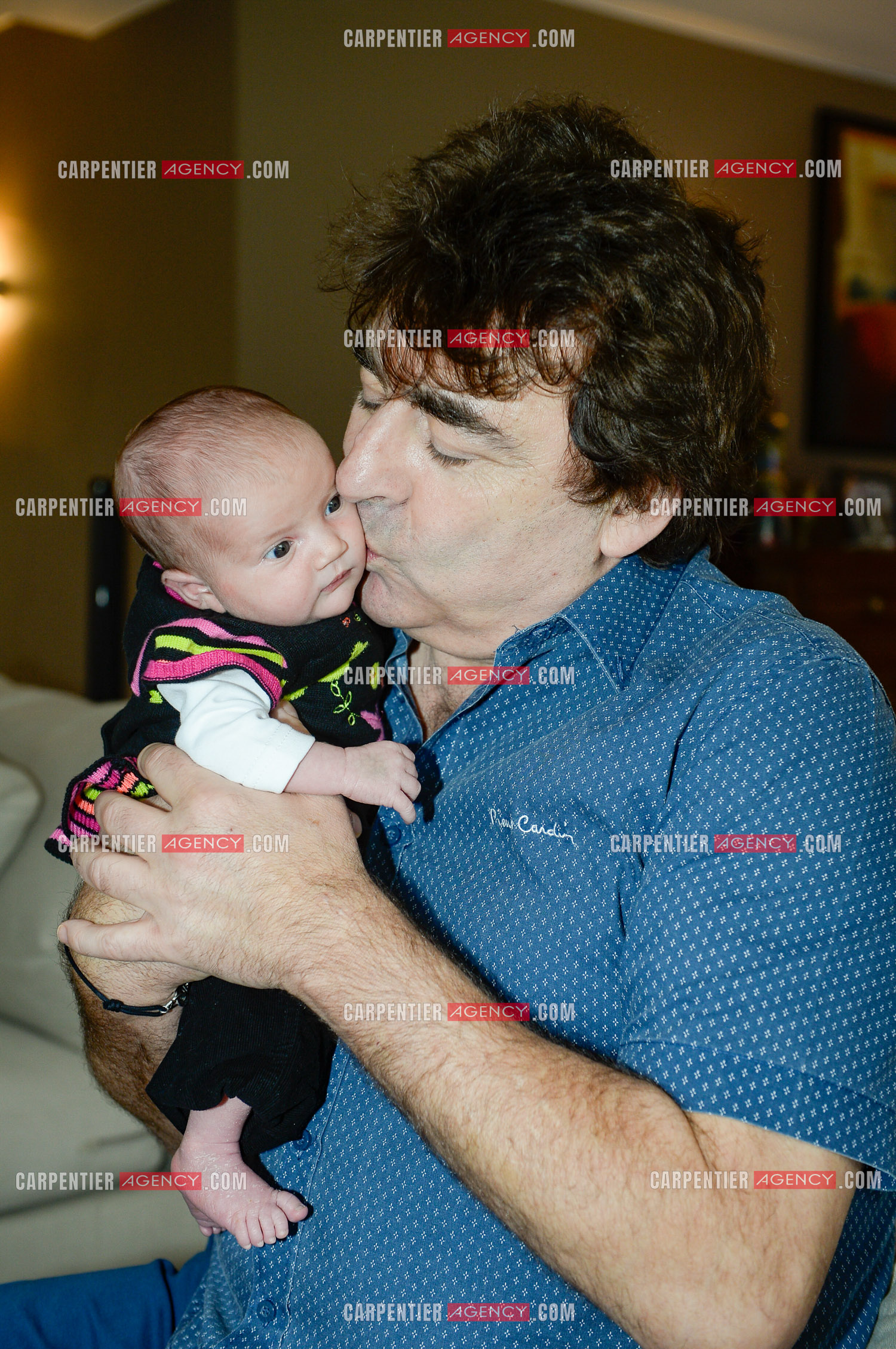 Naissance de Assia, petite fille de Claude Barzotti.     ( Exclusif )
