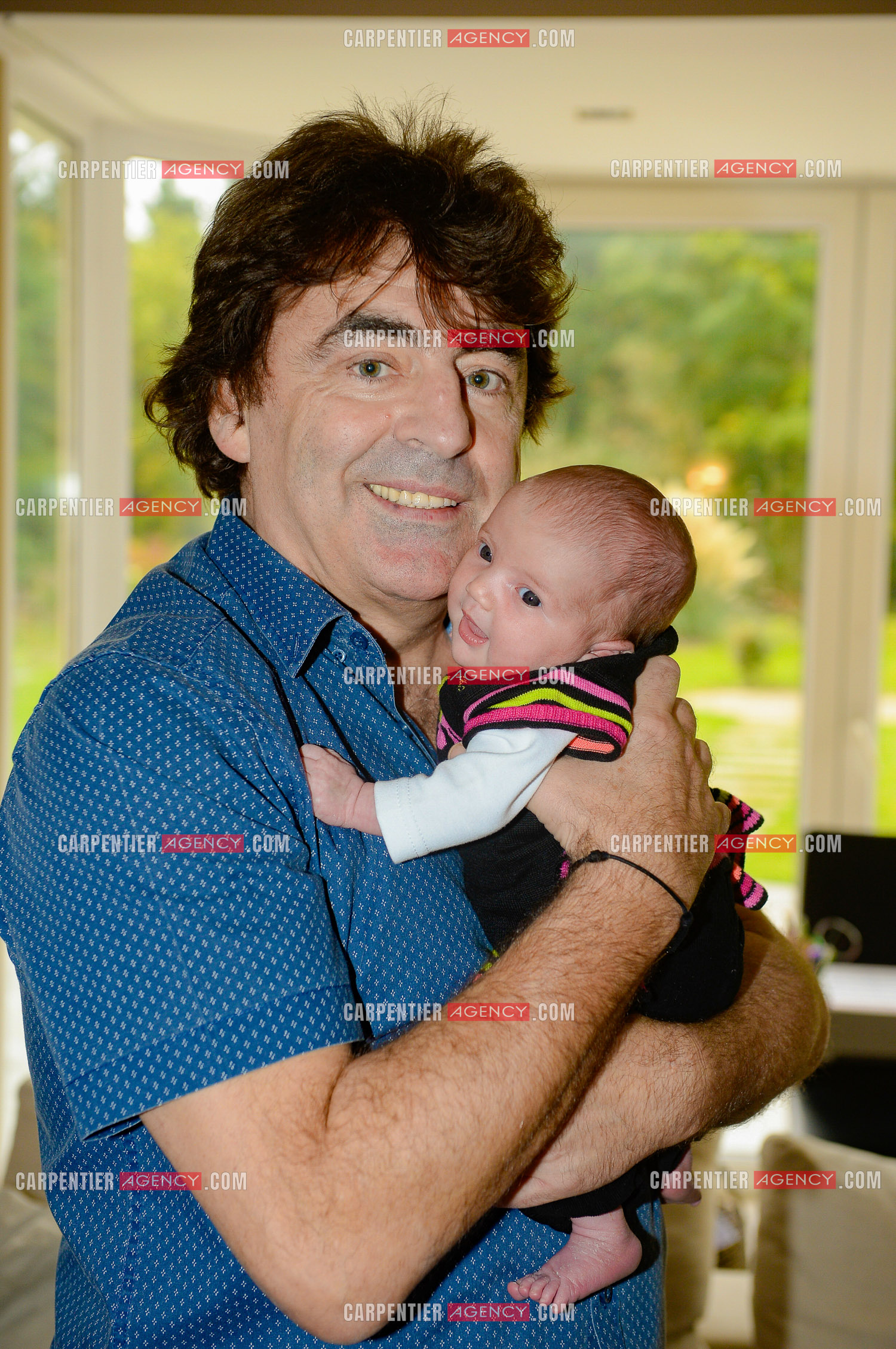 Naissance de Assia, petite fille de Claude Barzotti.     ( Exclusif )