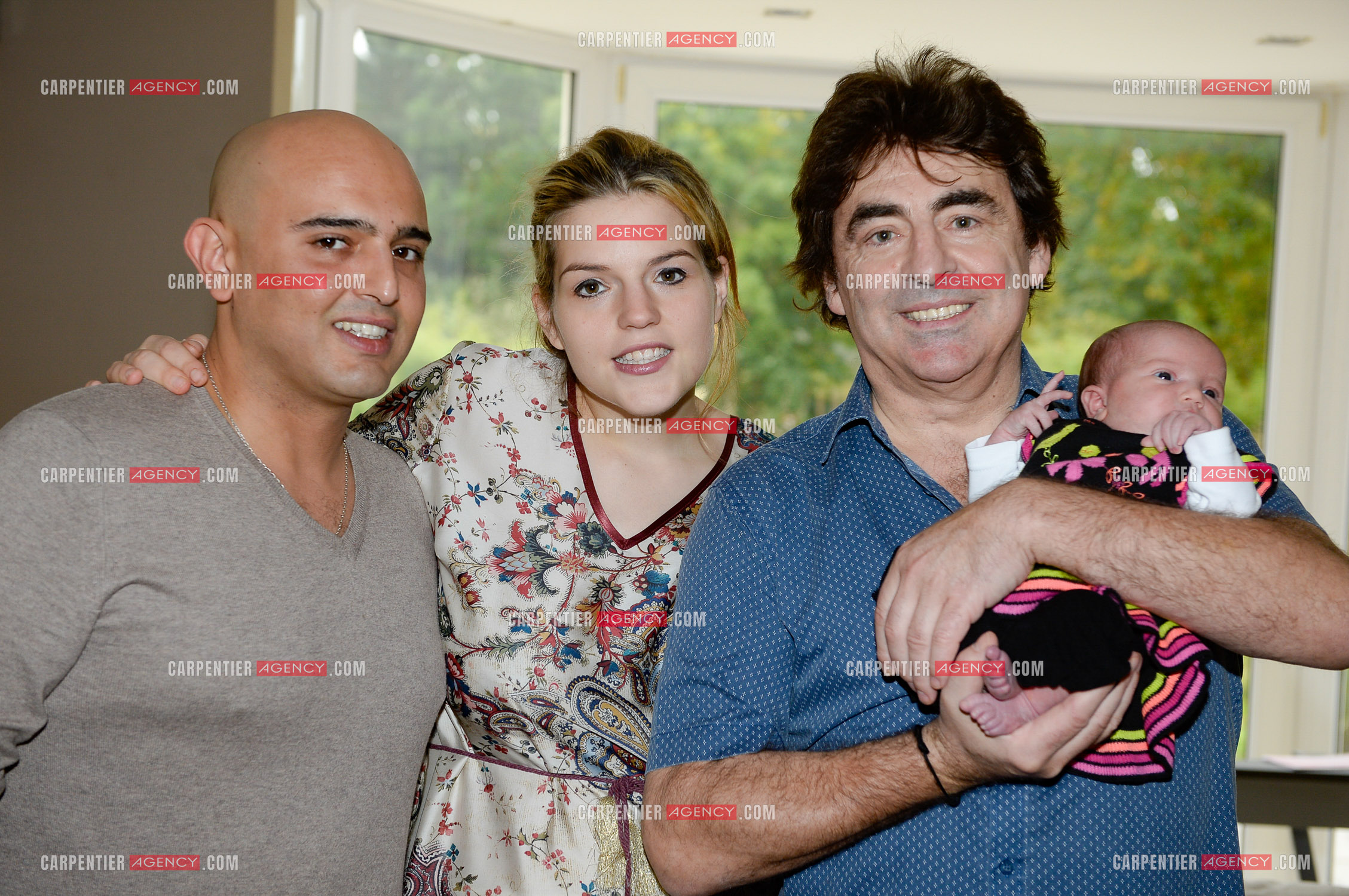Naissance de la petite fille de Claude Barzotti. Le nom de la petite : ASSIA
La mère : Sarah Barzotti 25 ans
Le père : Maher 30 ans
La date de naissance : 6 octobre 2015 à la clinique St PIERRE.
( Exclusif )