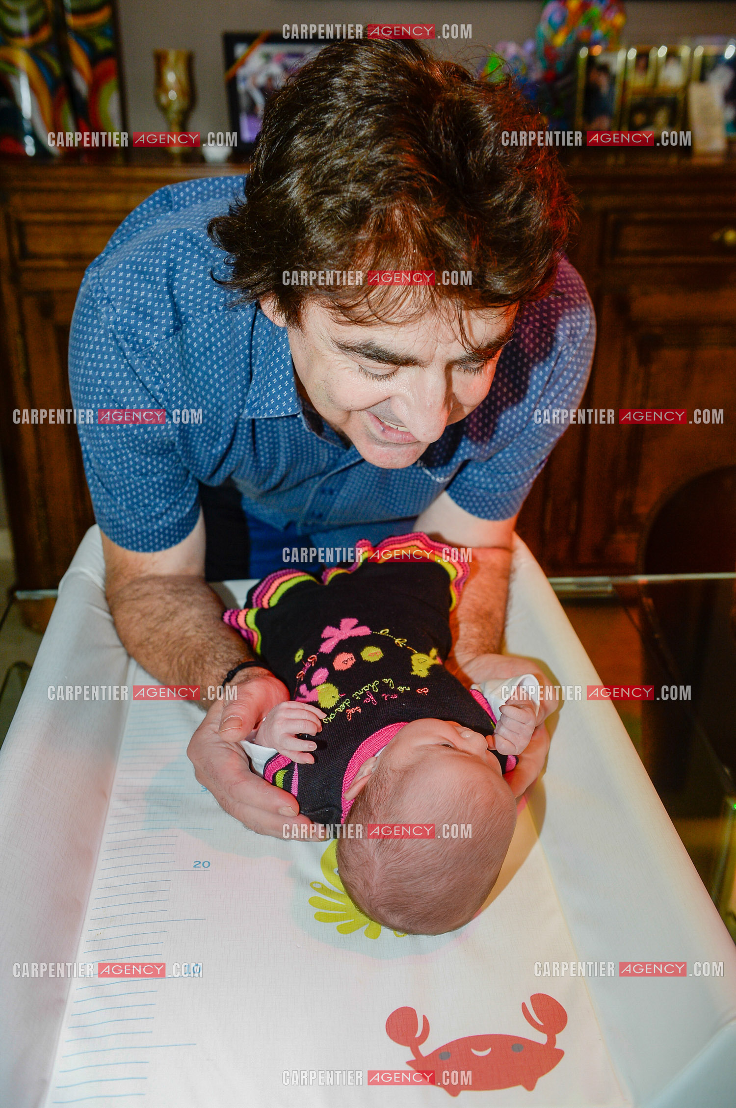 Naissance de Assia, petite fille de Claude Barzotti.     ( Exclusif )