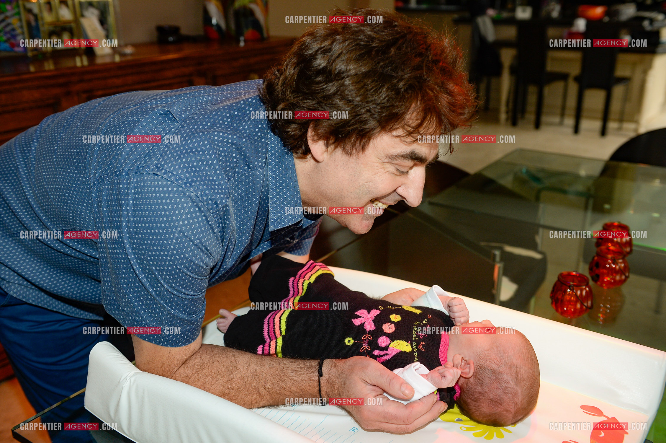 Naissance de Assia, petite fille de Claude Barzotti.     ( Exclusif )
