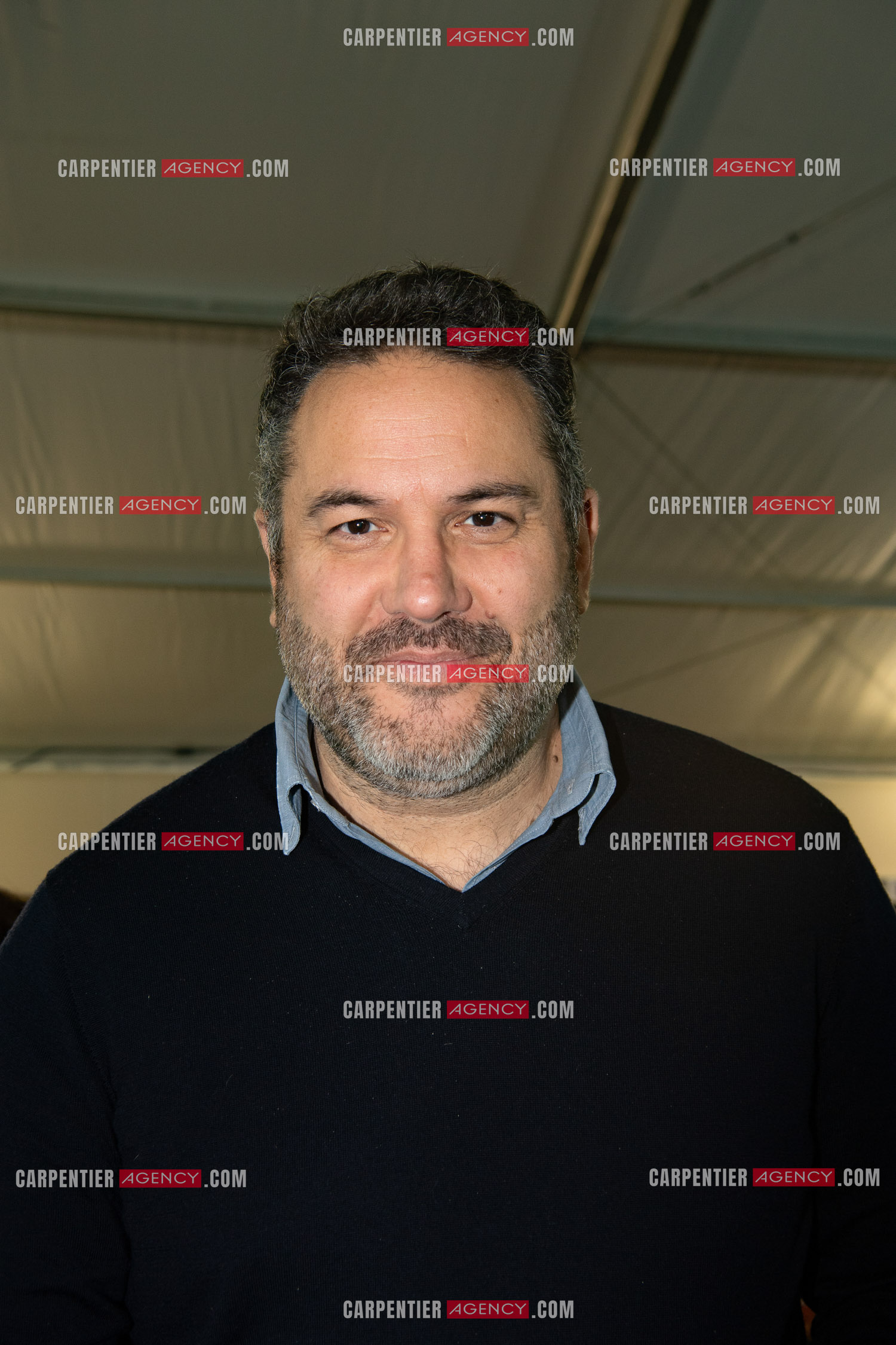 L'auteur Bruce Toussaint présente son livre “ HEUREUSEMENT, ELLE N'A PAS SOUFFERT “ aux éditions Stock.   ( Exclusif )