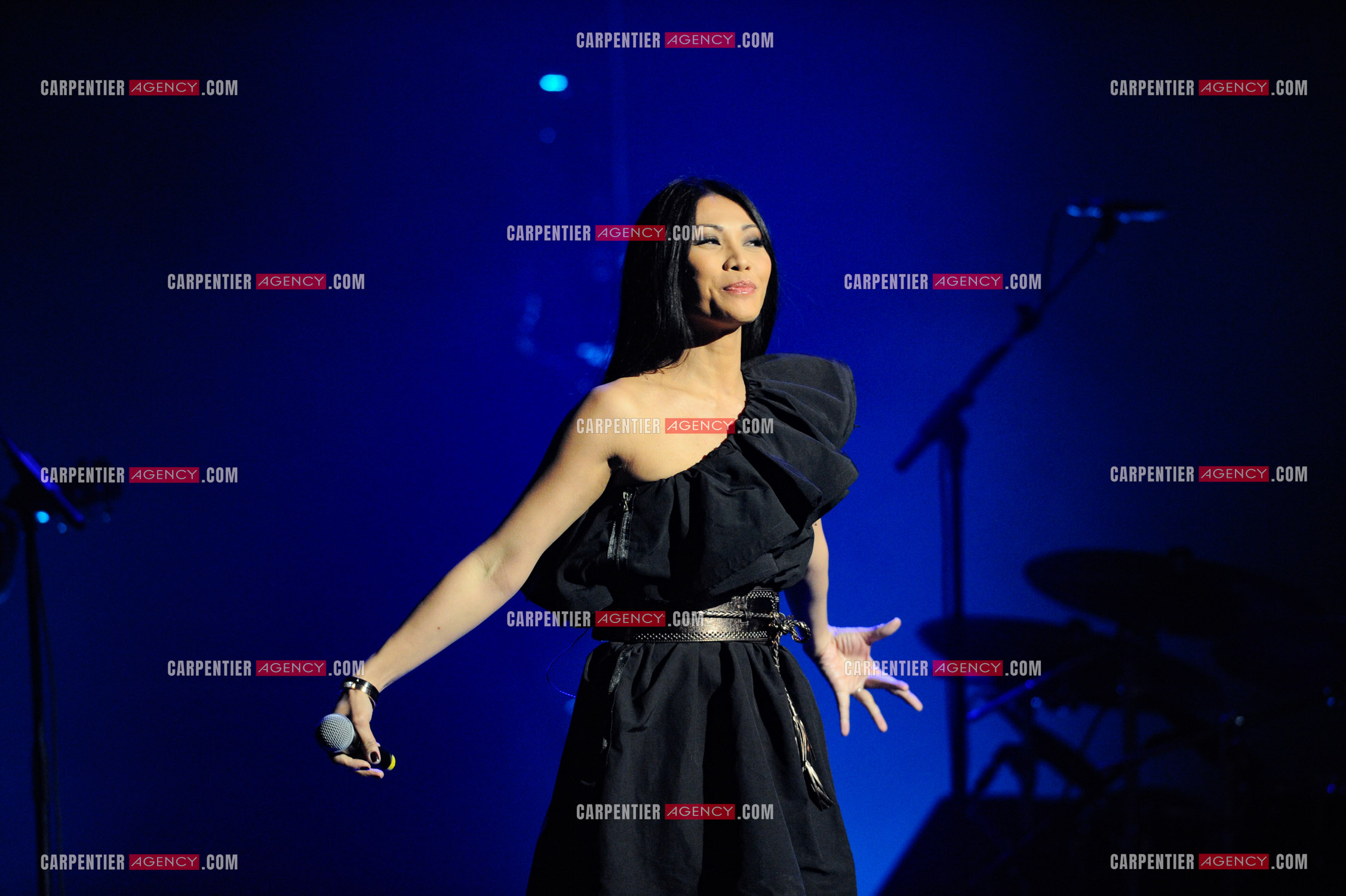 La chanteuse Anggun.  ( Exclusif )