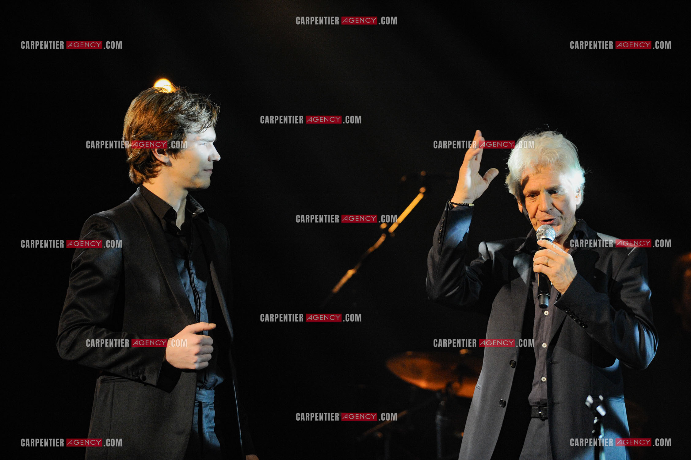 Le chanteur Gérard Lenorman en concert au Grand Rex à Paris. Gérard Lenorman lors d'un duo avec Amaury Vassili.  ( Exclusif )