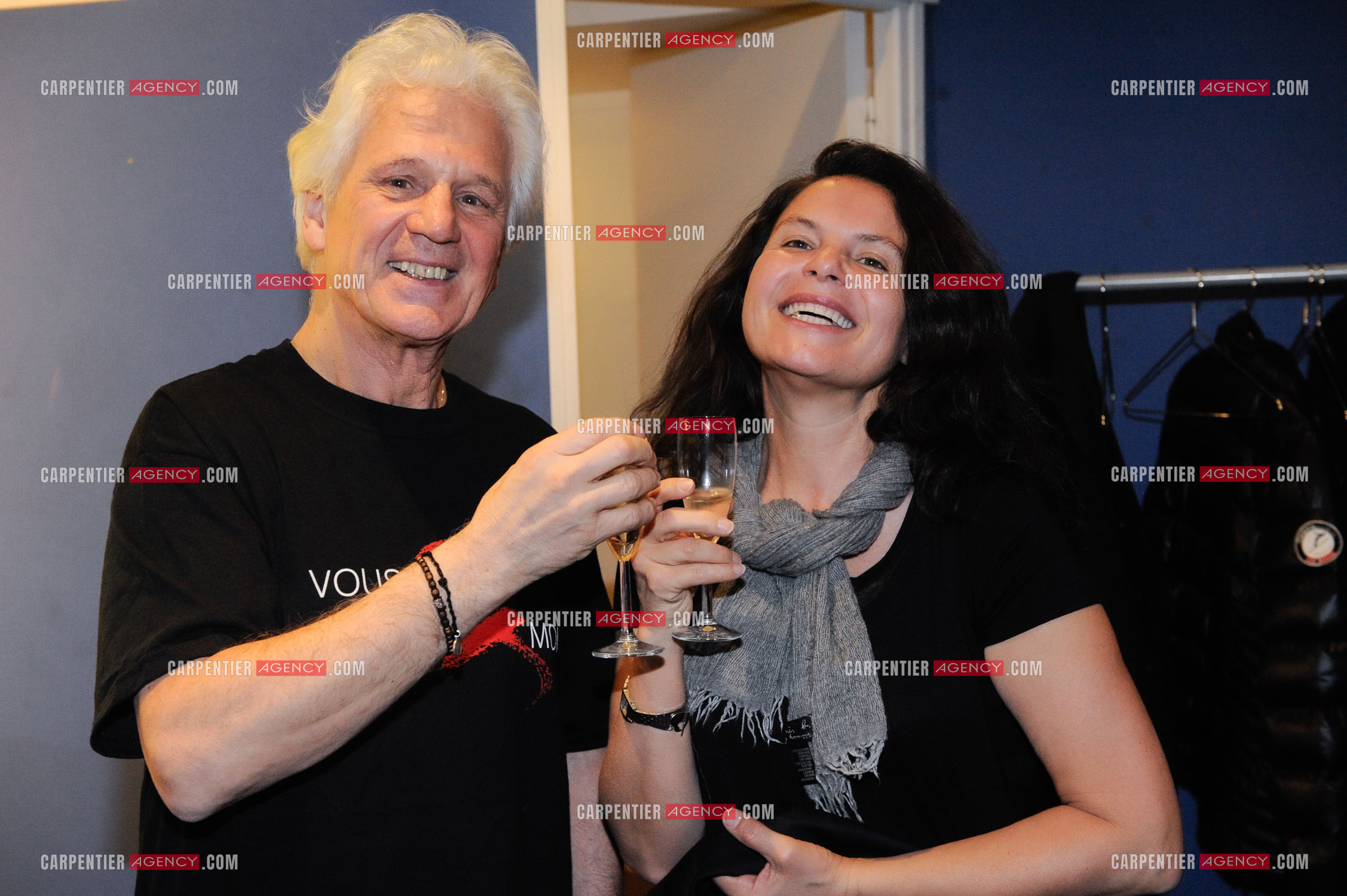 Le chanteur Gérard Lenorman en concert au Grand Rex à Paris. Dans les loges, Gérard Lenorman et sa compagne Marie Maunier.  ( Exclusif )