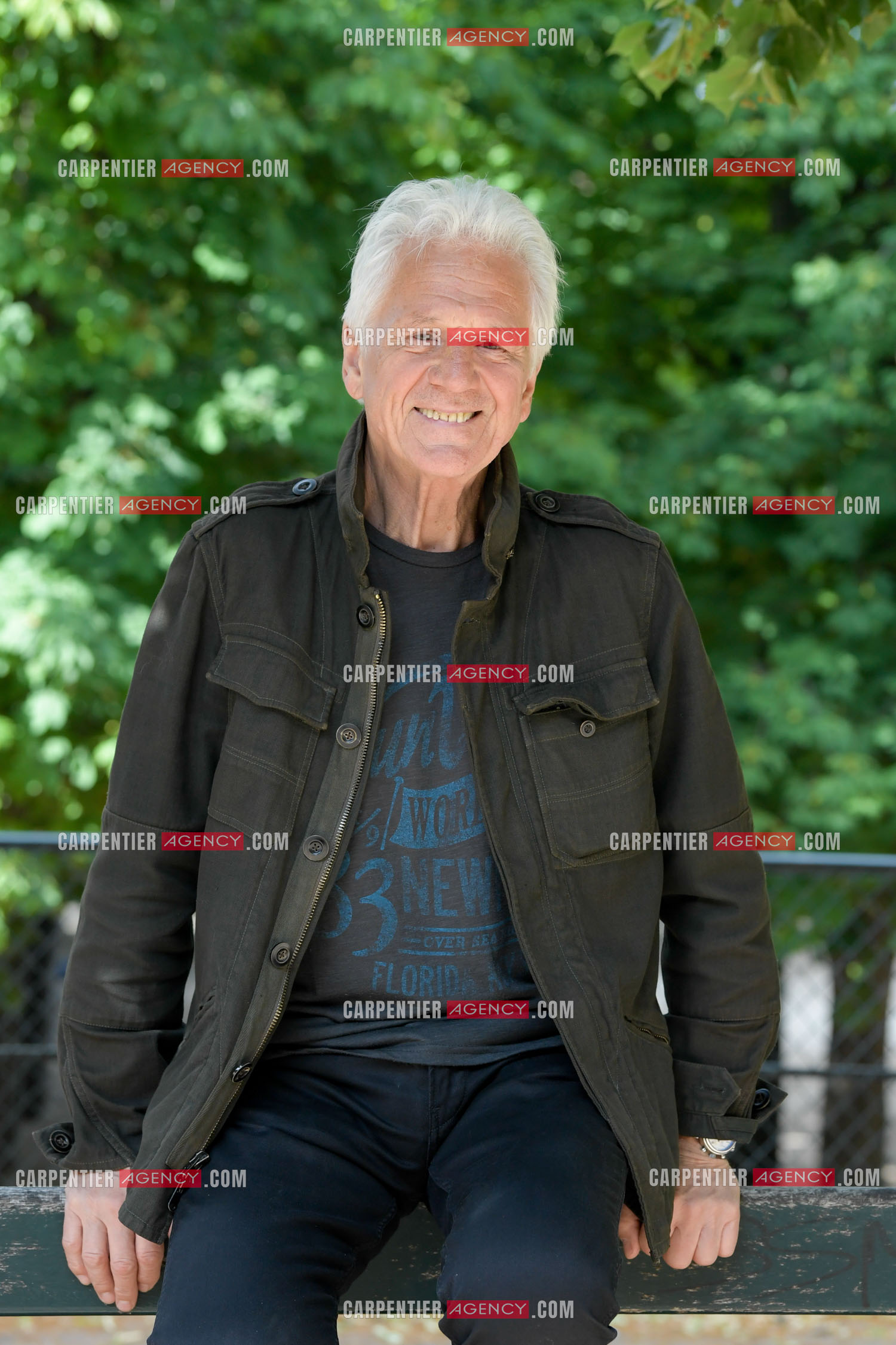 Le chanteur Gérard Lenorman au jardin des Tuileries à Paris. ( Exclusif )