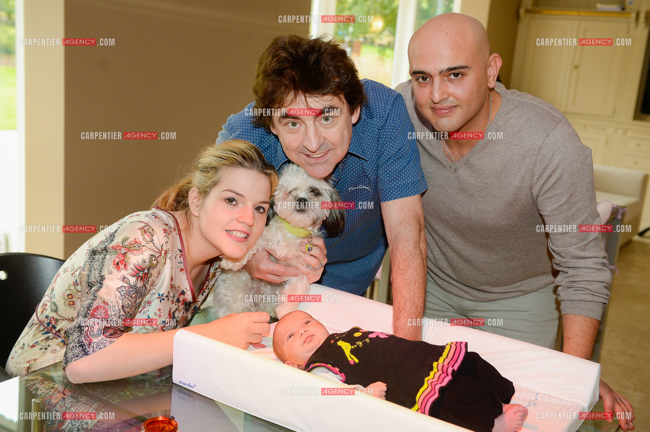 Naissance de Assia, petite fille de Claude Barzotti.
La maman, Sarah Barzotti 25 ans et le père, Maher 30 ans
La date de naissance de Assia, le 6 octobre 2015 à la clinique St PIERRE.
( Exclusif )