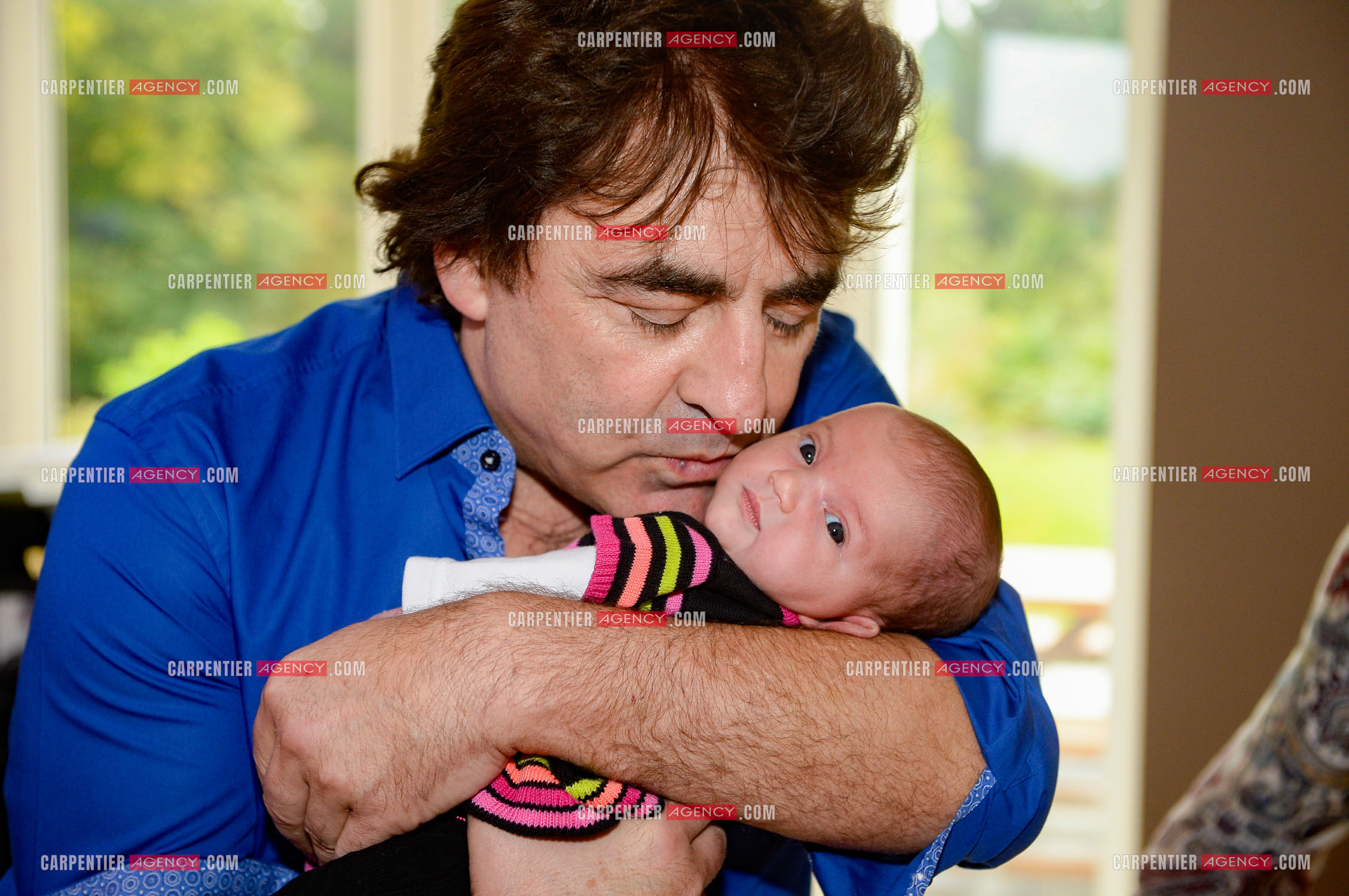 Naissance de Assia, petite fille de Claude Barzotti.     ( Exclusif )