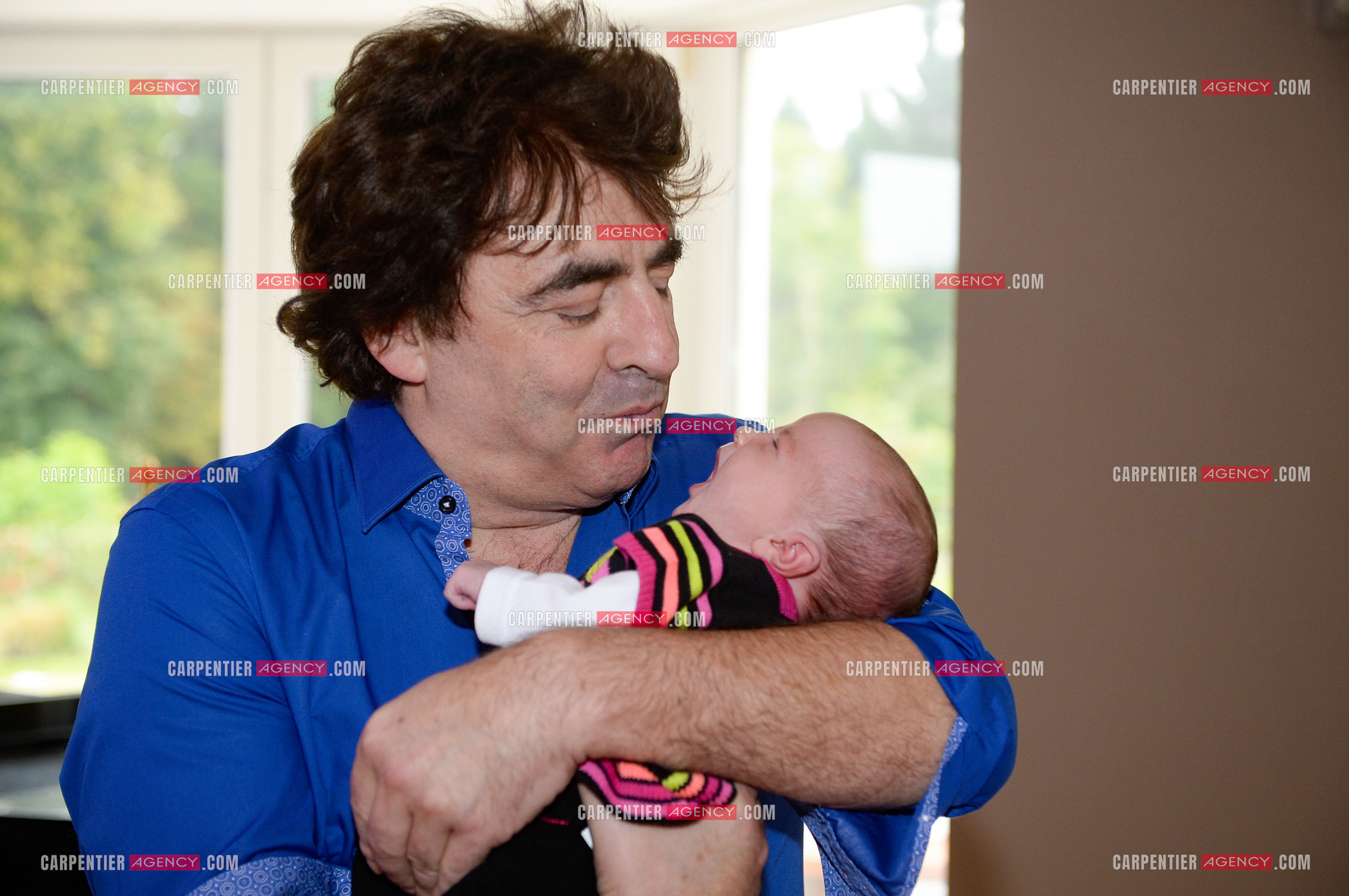 Naissance de Assia, petite fille de Claude Barzotti.     ( Exclusif )