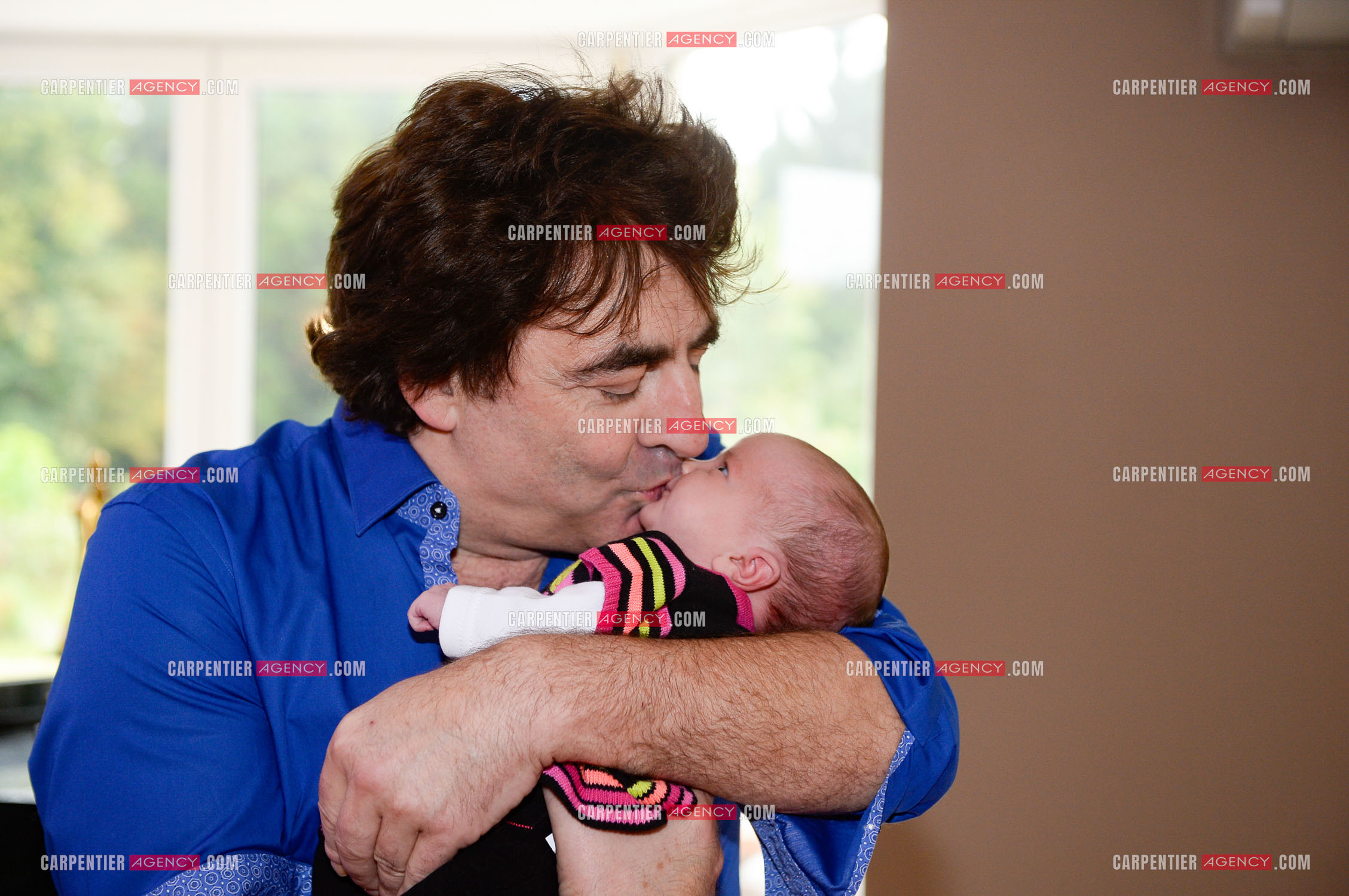 Naissance de Assia, petite fille de Claude Barzotti.     ( Exclusif )