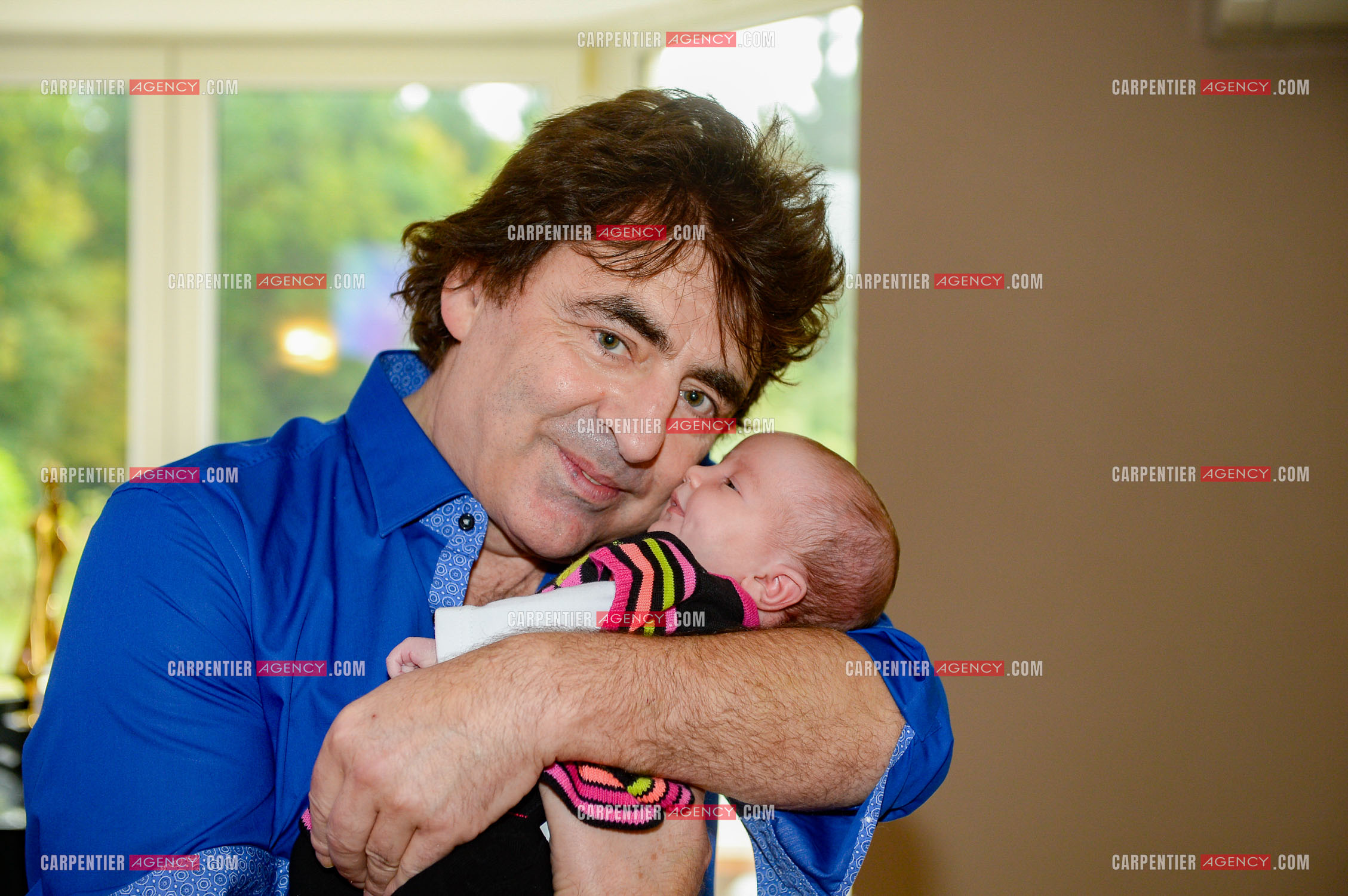Naissance de Assia, petite fille de Claude Barzotti.     ( Exclusif )