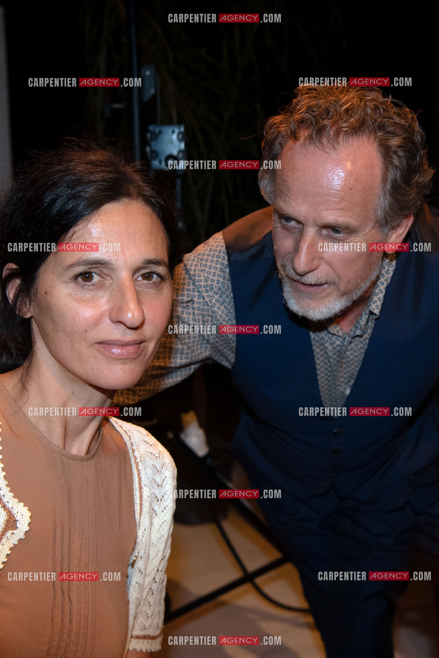 L'acteur Charles Berling et sa nouvelle compagne, la comédienne Bérangère Warluzel.    ( Exclusif )