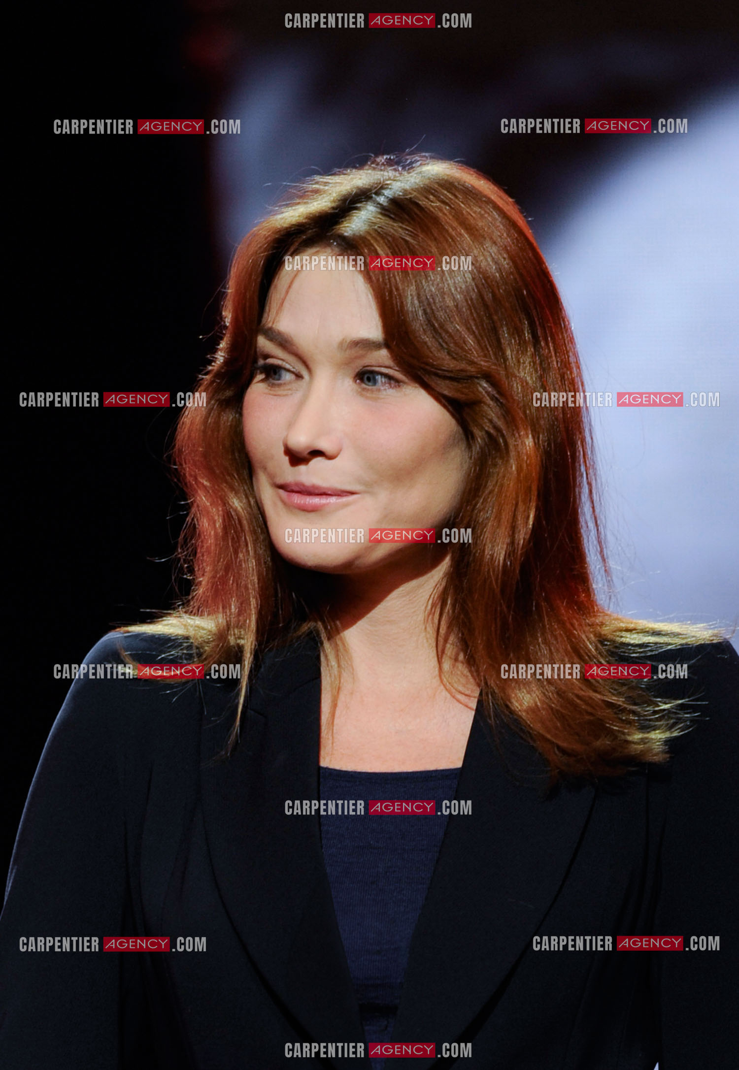La première dame Carla Bruni Sarkosy invitée d'honneur de l'émission spéciale sur Edith Piaf “Pour + de Vie“.