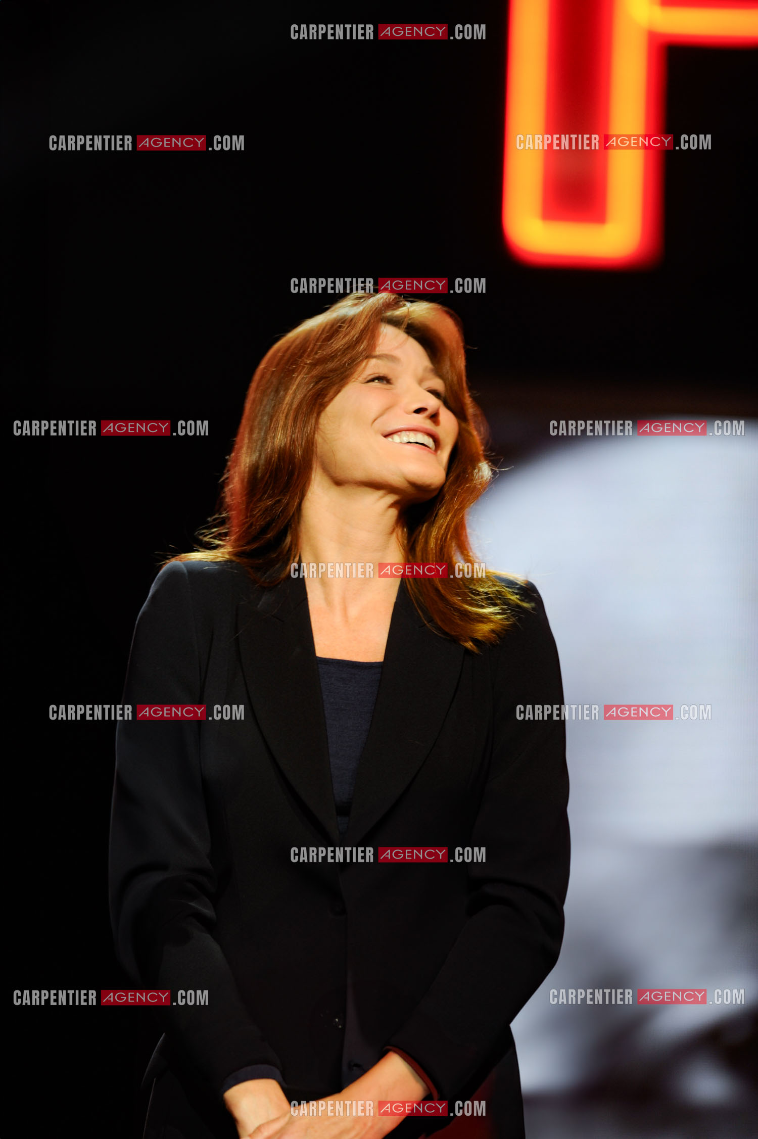 La première dame Carla Bruni Sarkosy invitée d'honneur de l'émission spéciale sur Edith Piaf “Pour + de Vie“.