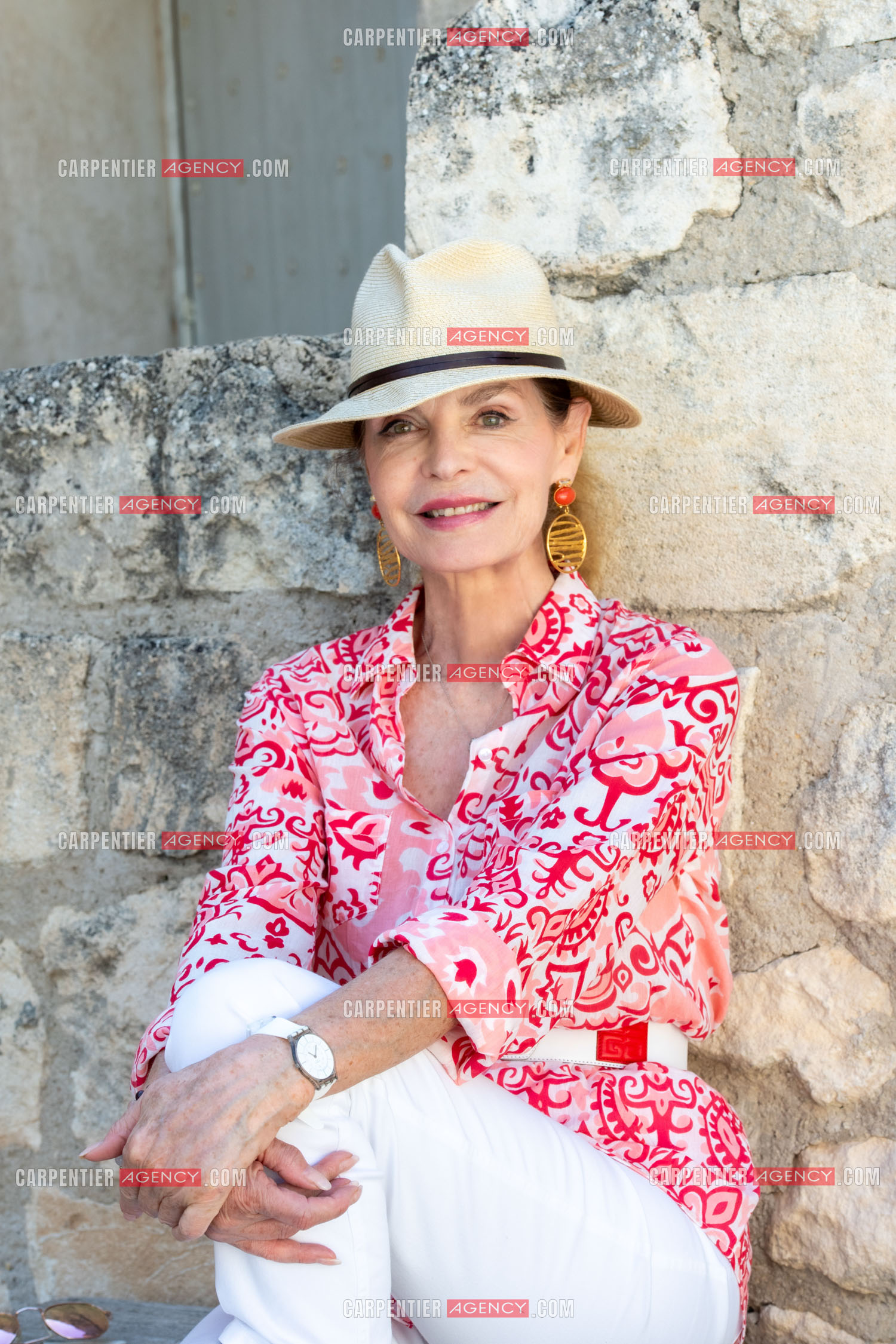 L'actrice Cyrielle Clair dans le château du marquis de Sade à Lacoste.  ( Exclusif )