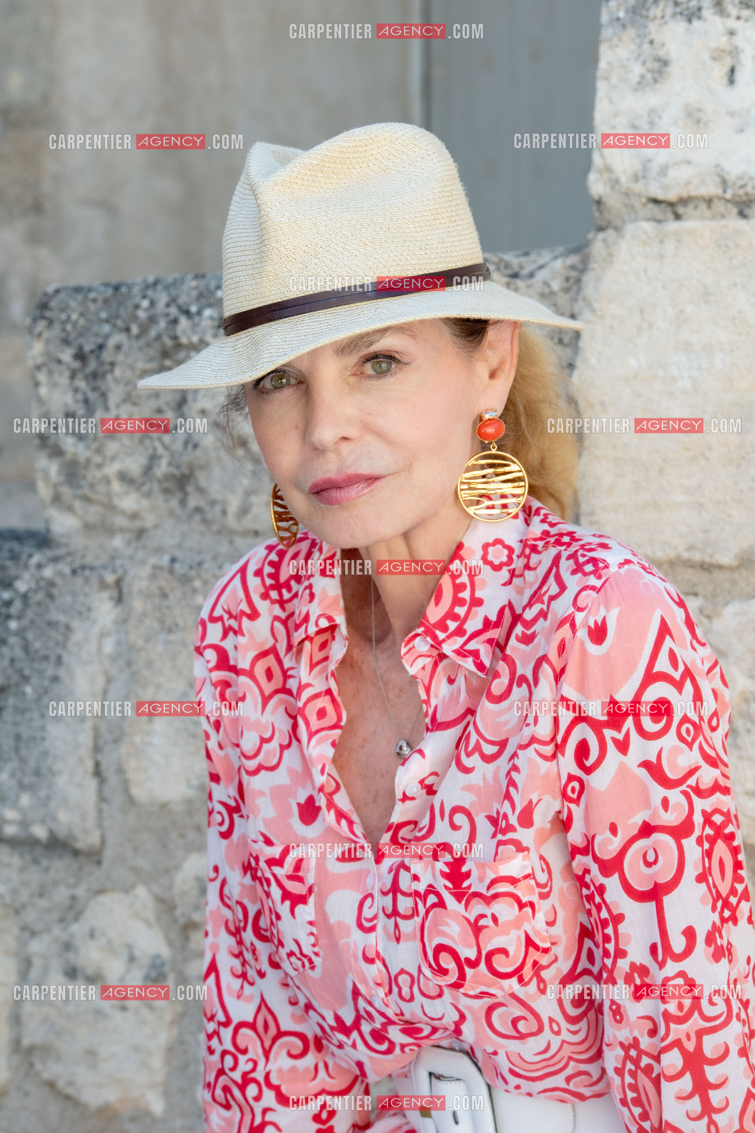 L'actrice Cyrielle Clair dans le château du marquis de Sade à Lacoste.  ( Exclusif )