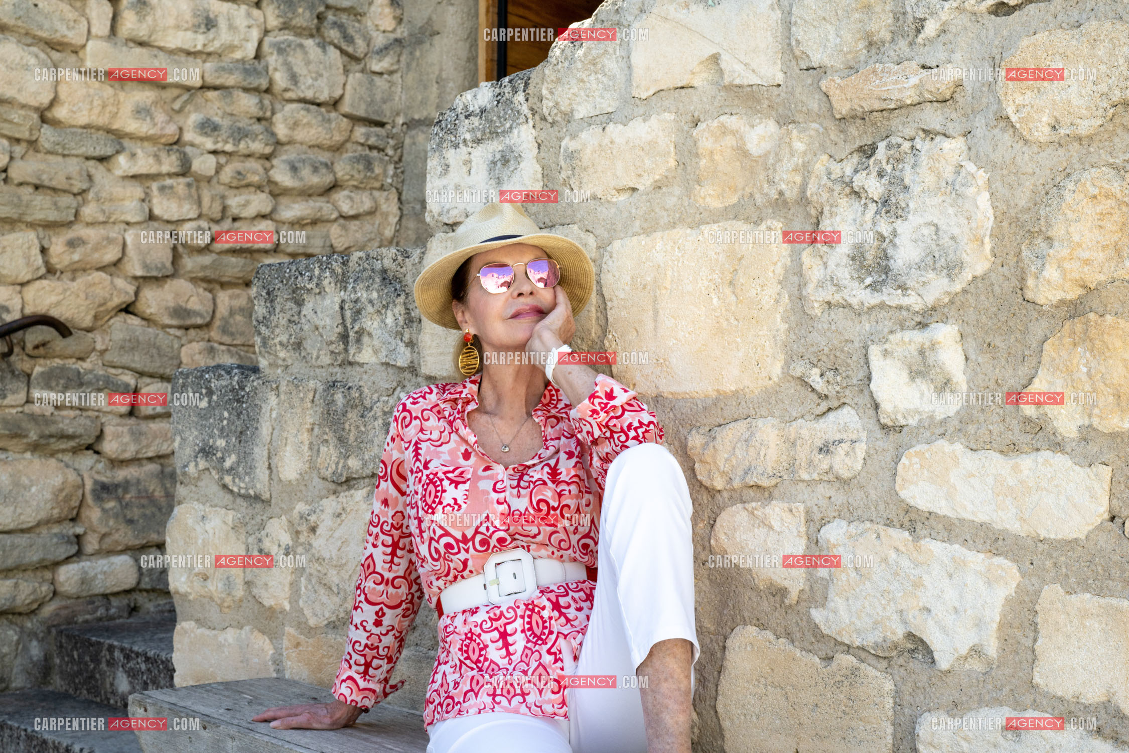 L'actrice Cyrielle Clair dans le château du marquis de Sade à Lacoste.  ( Exclusif )