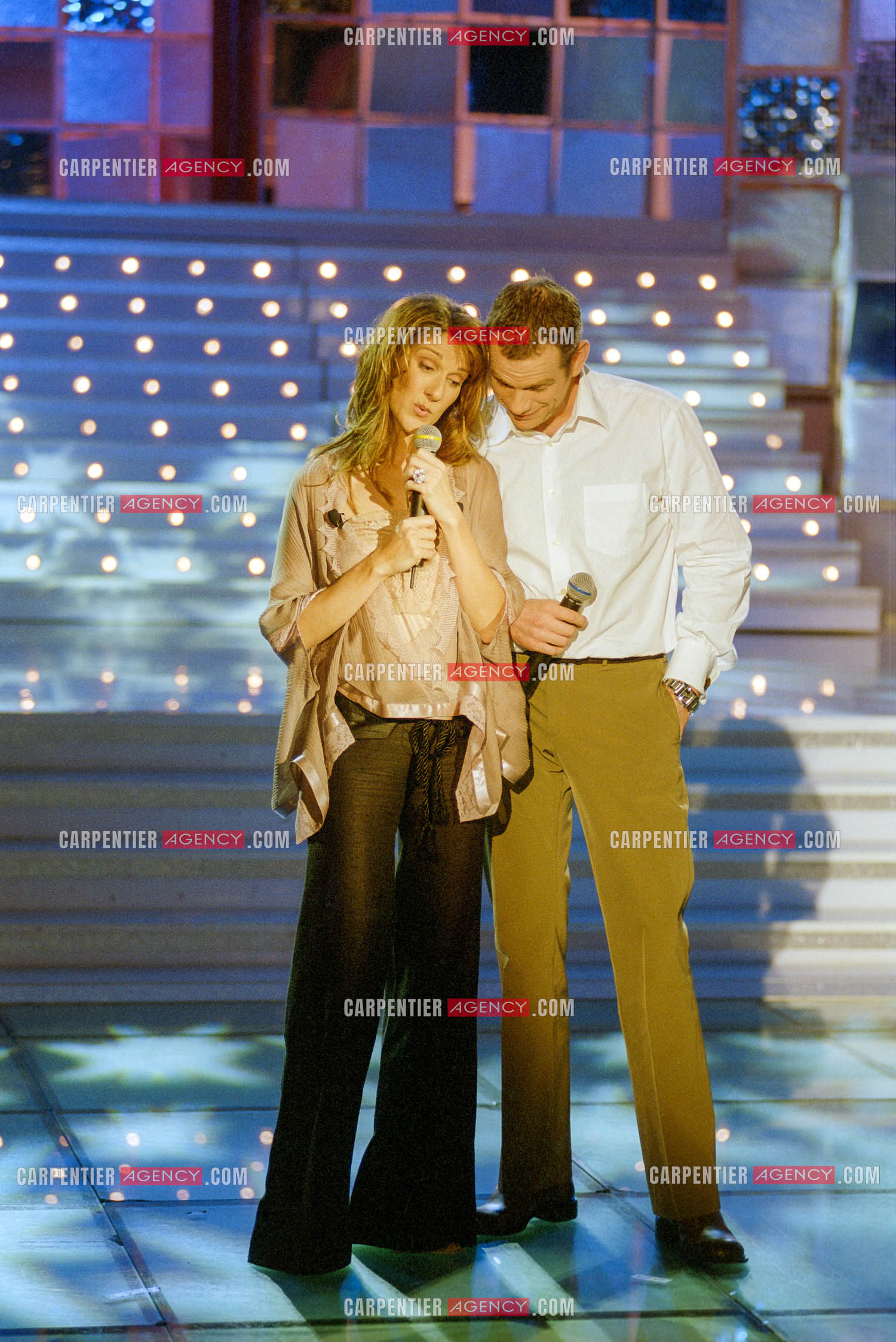 Enregistrement de l'émission spéciale Céline Dion et son mari René sur France 2. Céline interprête la chanson “ Sous le Vent “ en duo avec Garou le 19 mars 2002.    ( Exclusif )