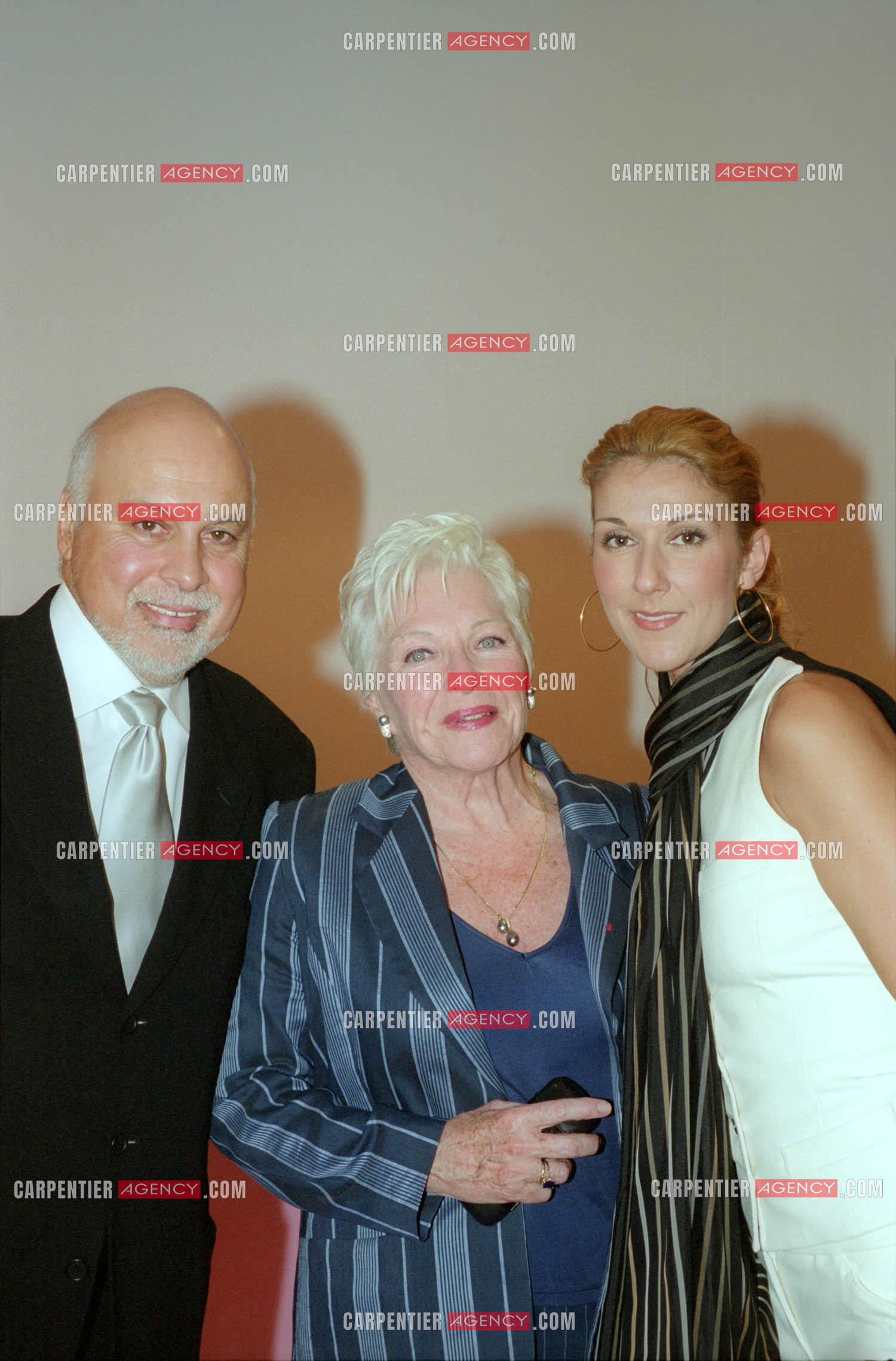 Avant première de la comédie Musicale “Cindy“ au Palais des Congrès de Paris en présence de Céline Dion et de son mari René Angélil. Dans un salon privé, René Angélil, Line Renaud et Céline Dion.  ( Exclusif )