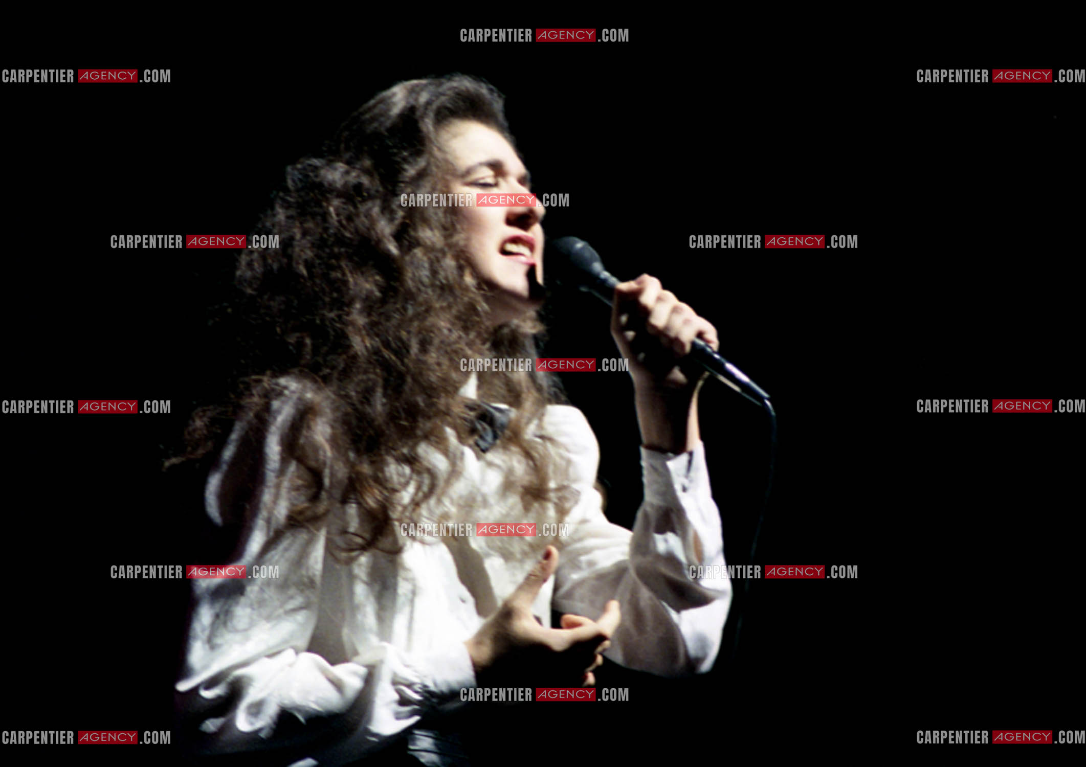 La chanteuse Céline Dion en première partie du spectacle de Patrick Sébastien à l'Olympia en 1984.    ( Exclusif )