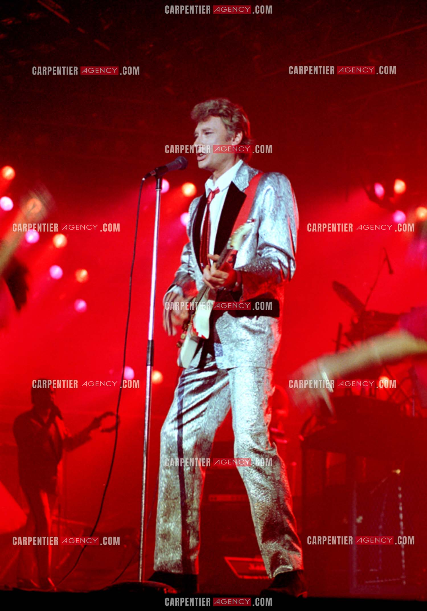 Le chanteur Johnny Hallyday lors de ses concerts au Zénith de Paris du 26 oct 1984 au 08 janvier 1985.   ( Exclusif )