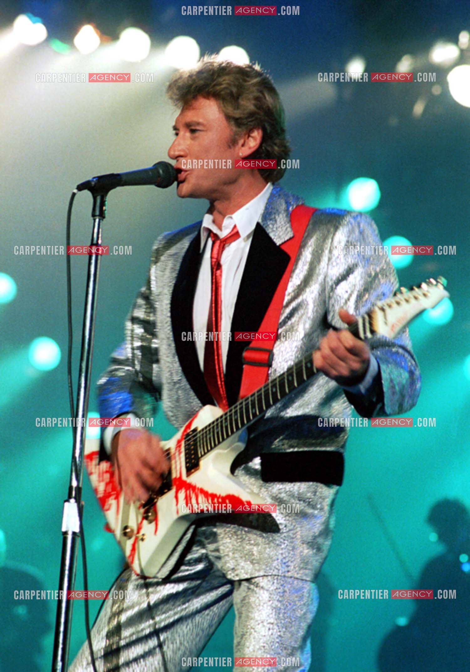 Le chanteur Johnny Hallyday lors de ses concerts au Zénith de Paris du 26 oct 1984 au 08 janvier 1985.   ( Exclusif )