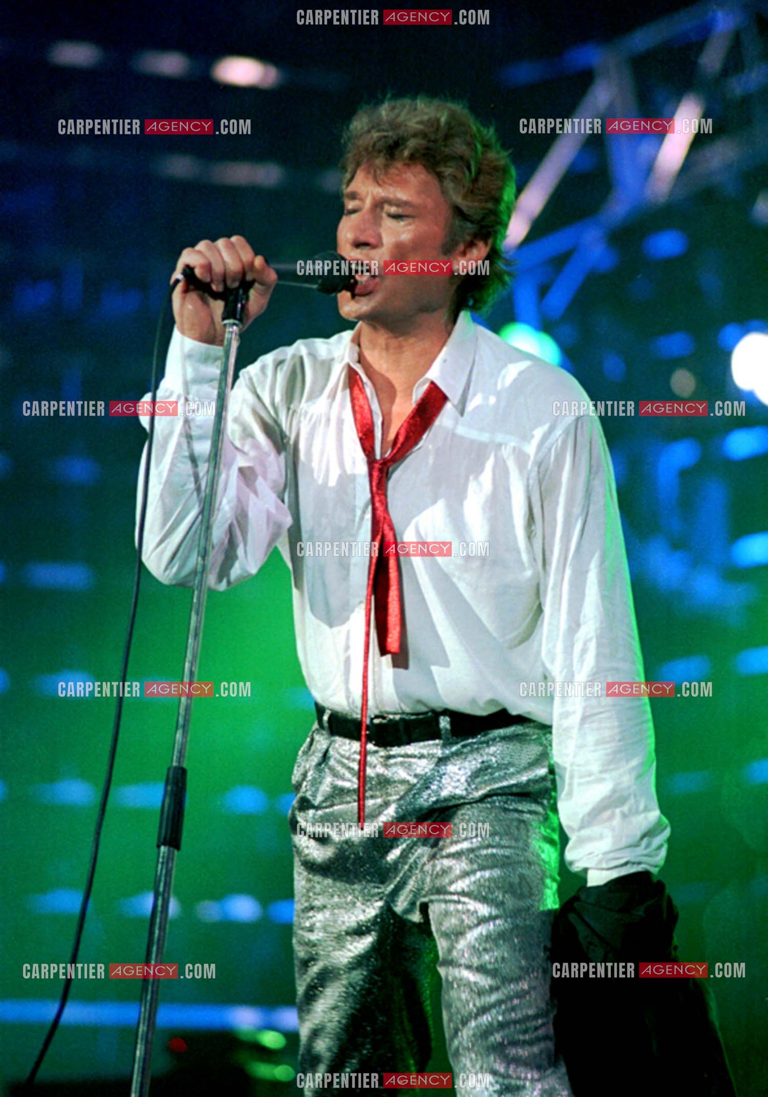 Le chanteur Johnny Hallyday lors de ses concerts au Zénith de Paris du 26 oct 1984 au 08 janvier 1985.   ( Exclusif )