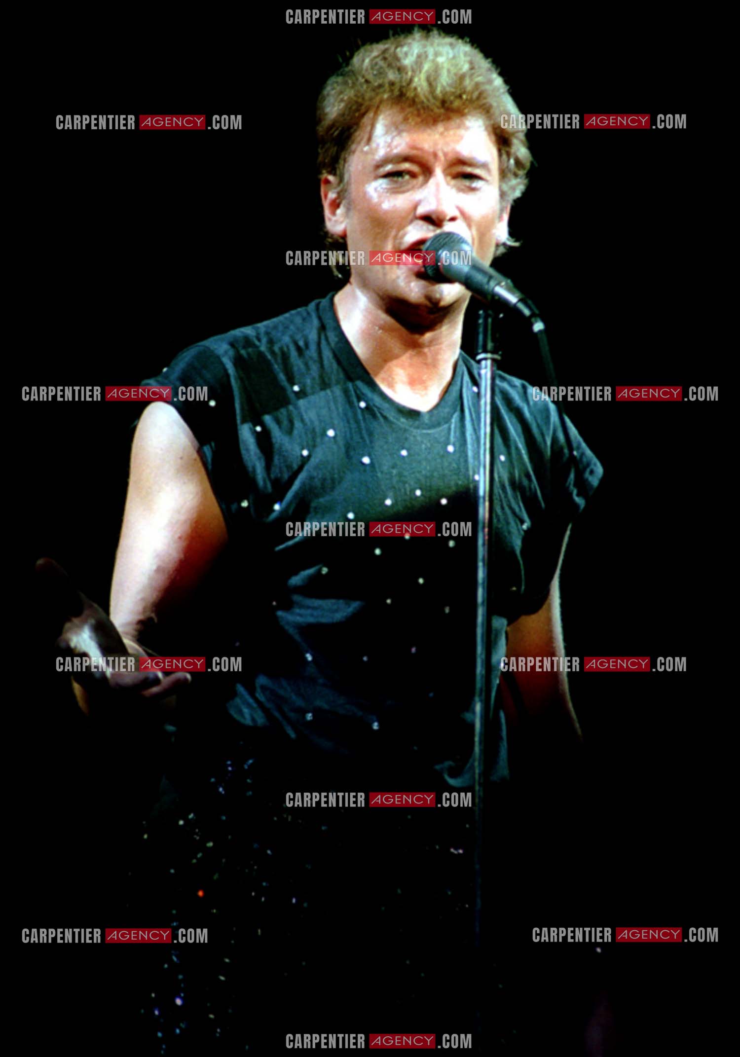 Le chanteur Johnny Hallyday lors de ses concerts au Zénith de Paris du 26 oct 1984 au 08 janvier 1985.   ( Exclusif )