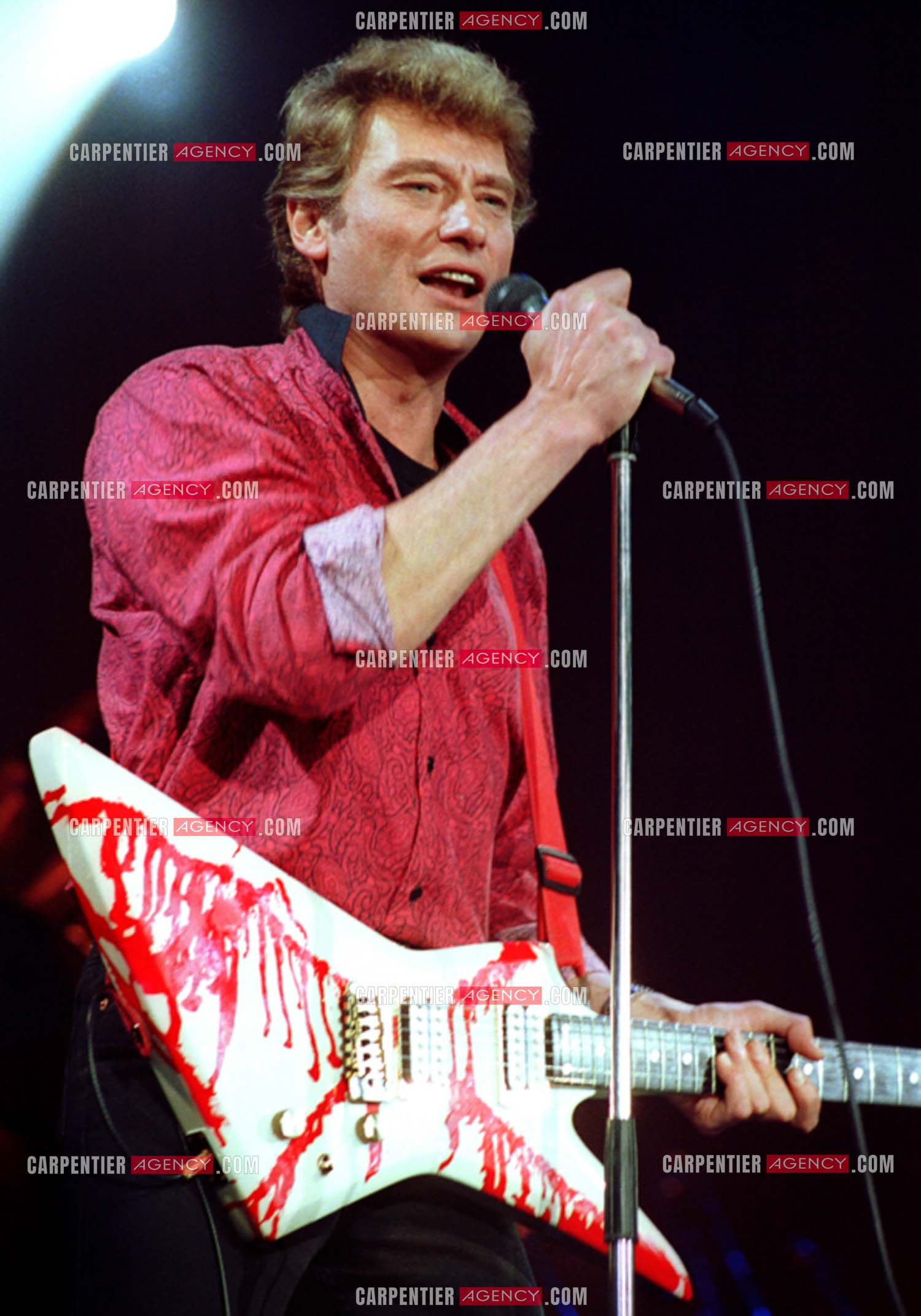 Le chanteur Johnny Hallyday lors de ses concerts au Zénith de Paris du 26 oct 1984 au 08 janvier 1985.   ( Exclusif )