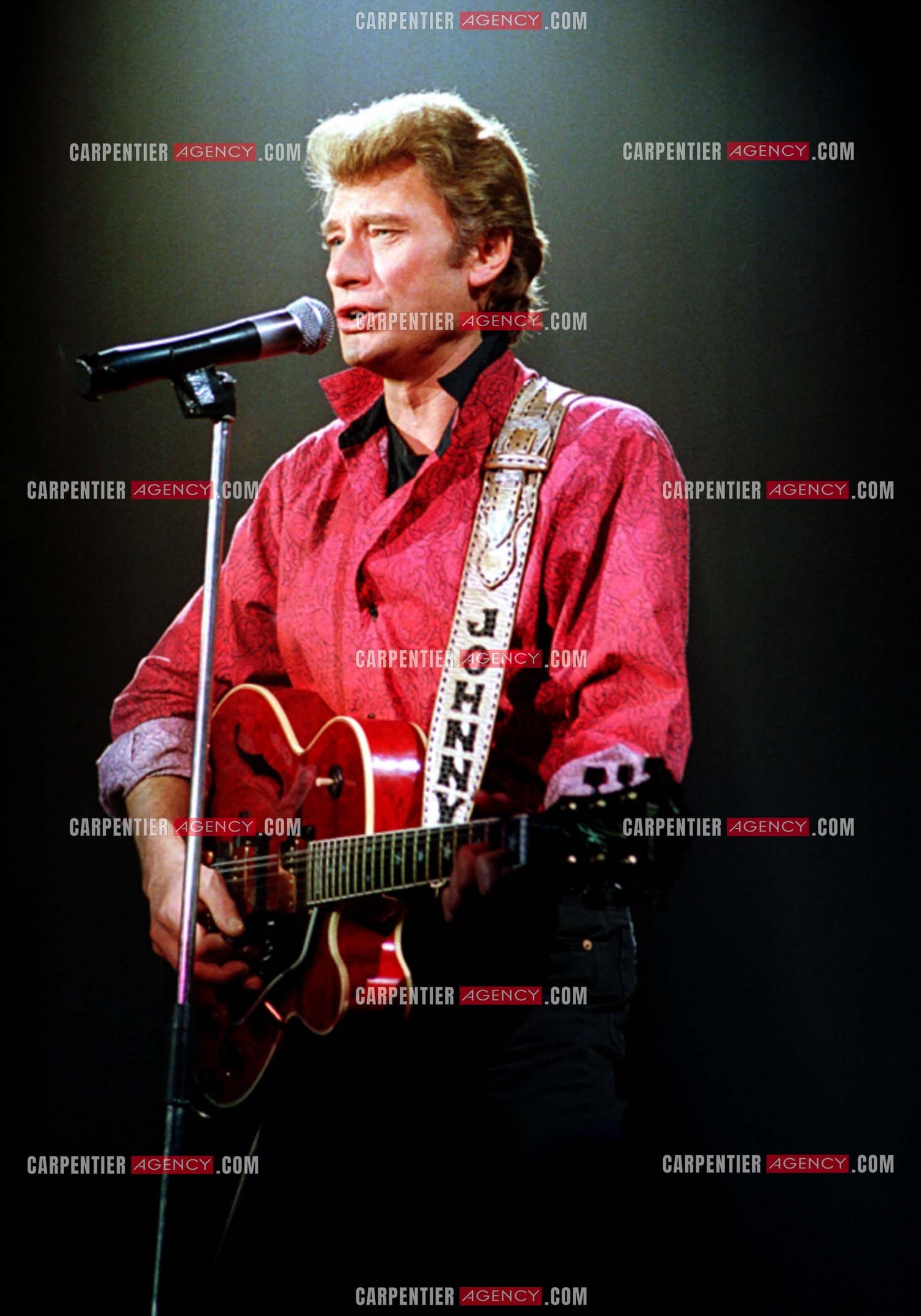 Le chanteur Johnny Hallyday lors de ses concerts au Zénith de Paris du 26 oct 1984 au 08 janvier 1985.   ( Exclusif )