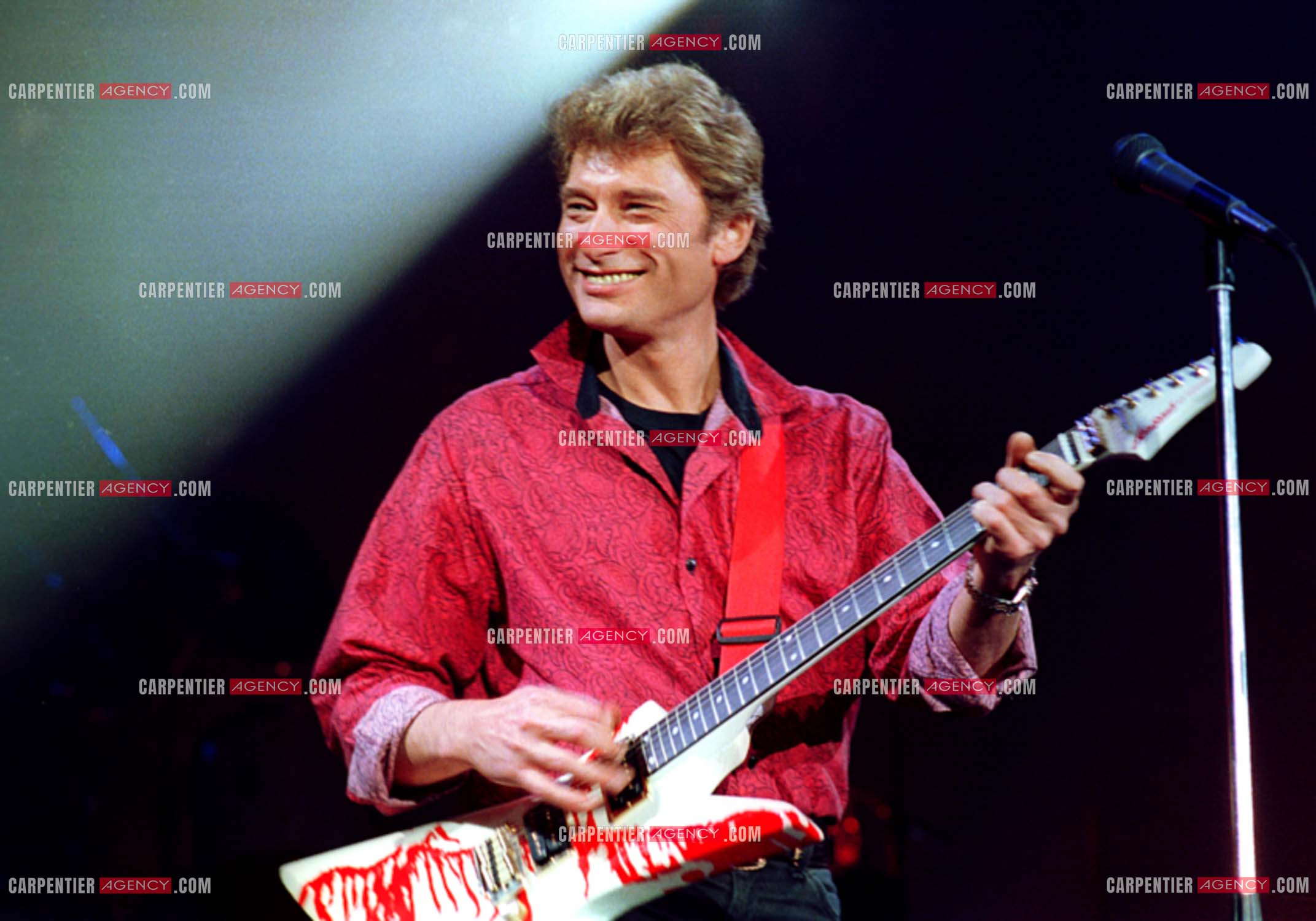 Le chanteur Johnny Hallyday lors de ses concerts au Zénith de Paris du 26 oct 1984 au 08 janvier 1985.   ( Exclusif )