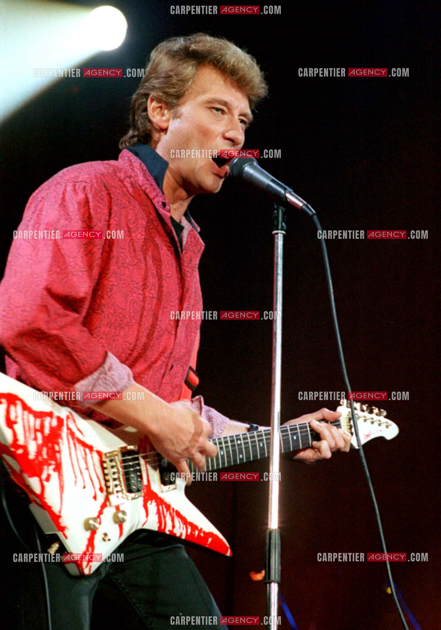 Le chanteur Johnny Hallyday lors de ses concerts au Zénith de Paris du 26 oct 1984 au 08 janvier 1985.   ( Exclusif )