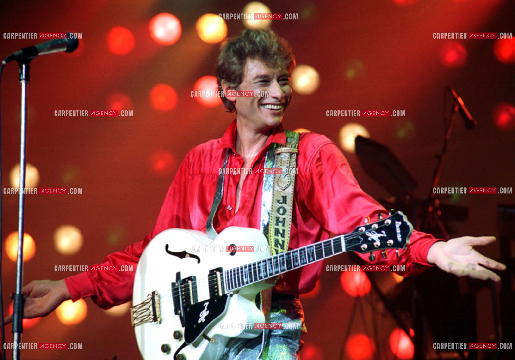 Le chanteur Johnny Hallyday lors de ses concerts au Zénith de Paris du 26 oct 1984 au 08 janvier 1985.   ( Exclusif )
