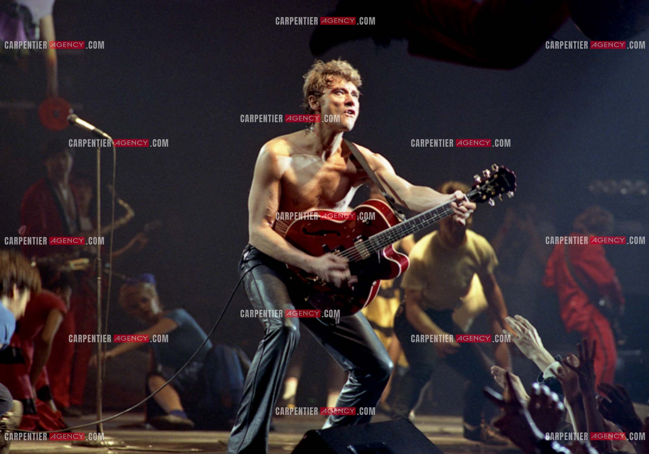 Le chanteur Johnny Hallyday lors de ses concerts au Zénith de Paris du 26 oct 1984 au 08 janvier 1985.   ( Exclusif )