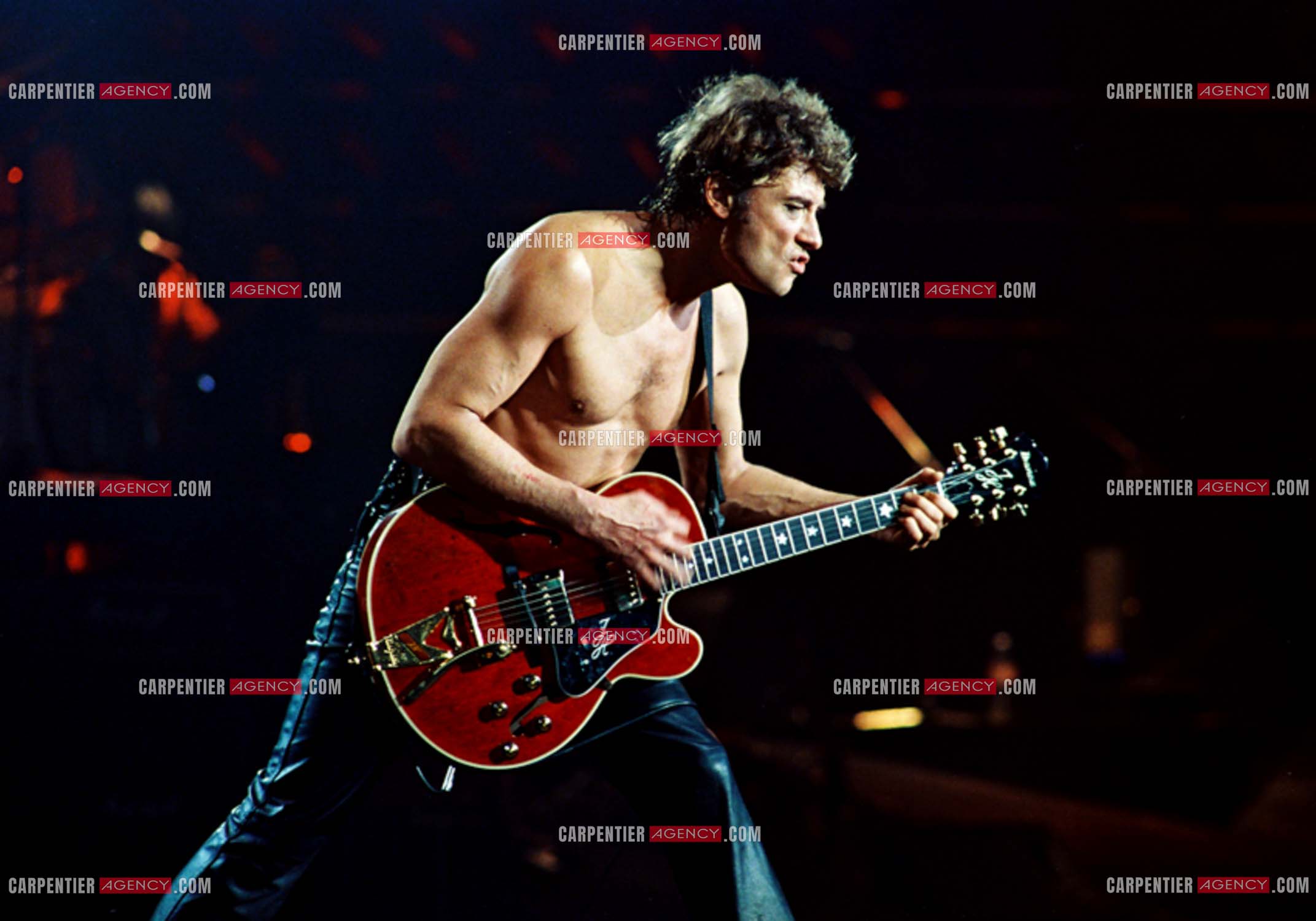 Le chanteur Johnny Hallyday lors de ses concerts au Zénith de Paris du 26 oct 1984 au 08 janvier 1985.   ( Exclusif )