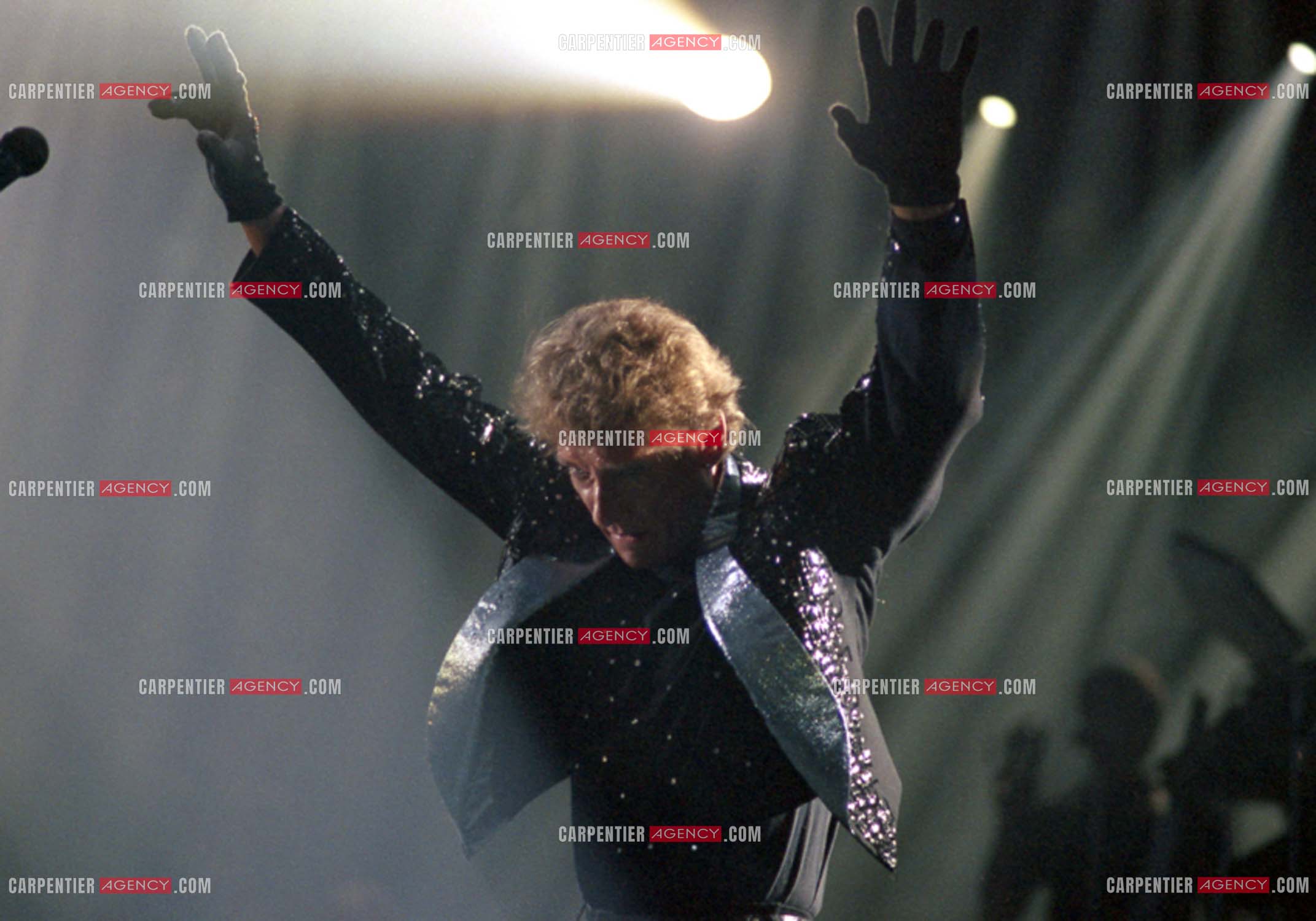 Le chanteur Johnny Hallyday lors de ses concerts au Zénith de Paris du 26 oct 1984 au 08 janvier 1985.   ( Exclusif )