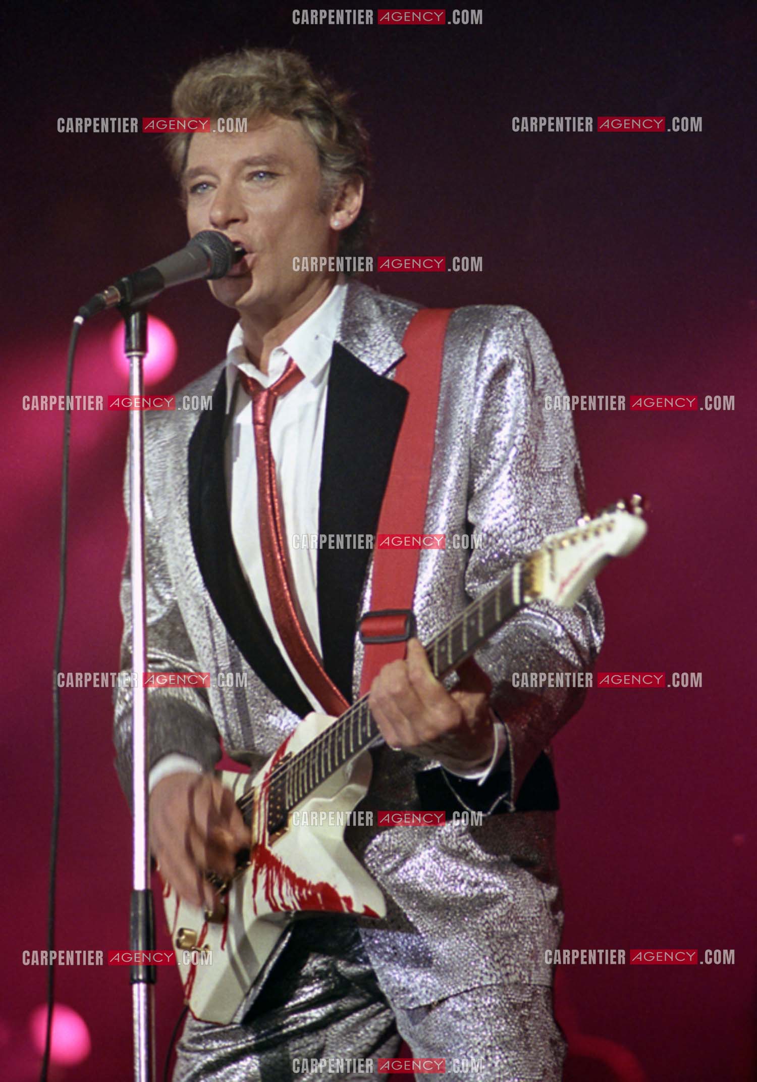 Le chanteur Johnny Hallyday lors de ses concerts au Zénith de Paris du 26 oct 1984 au 08 janvier 1985.   ( Exclusif )